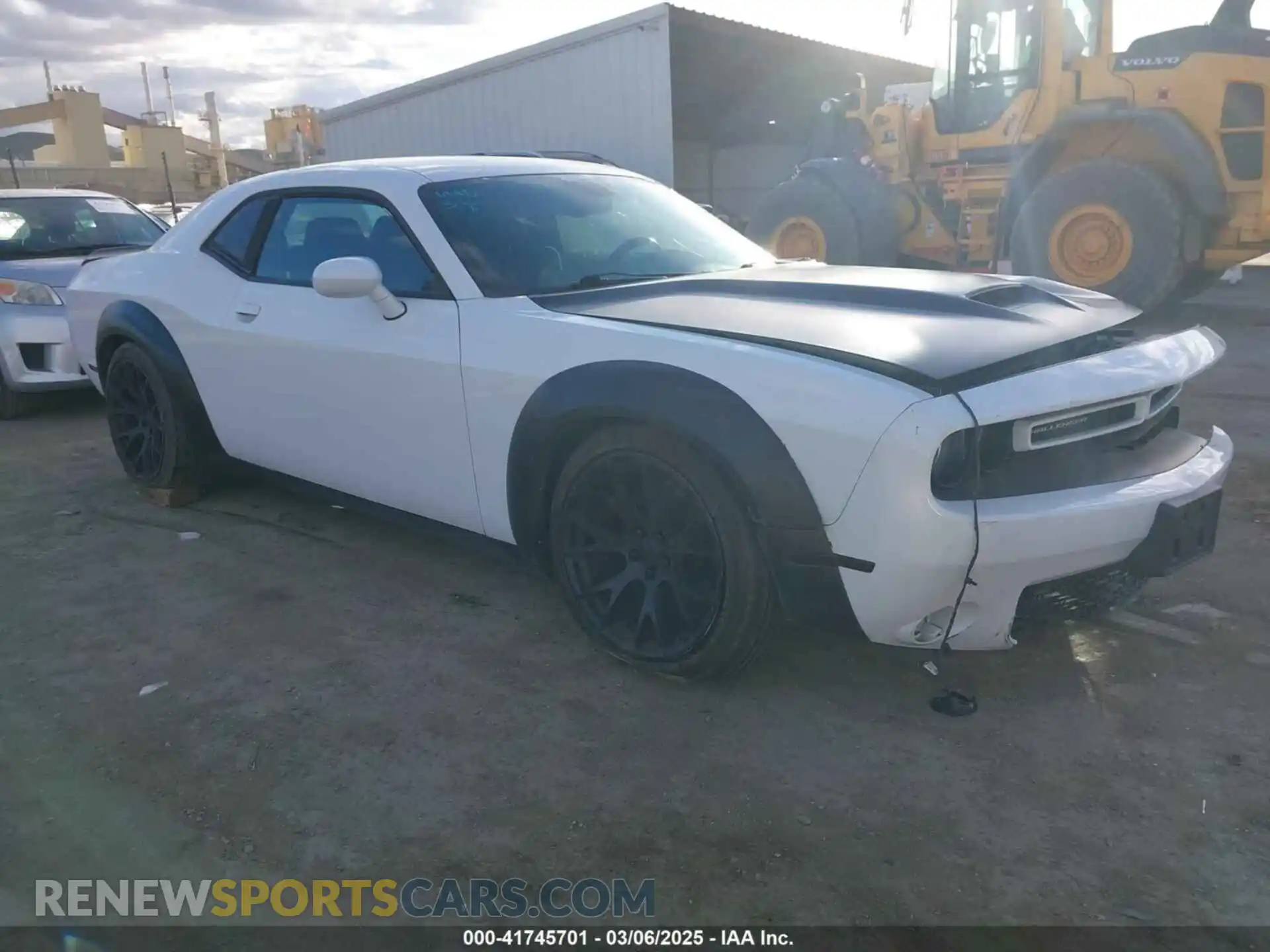 1 Photograph of a damaged car 2C3CDZBT0KH642203 DODGE CHALLENGER 2019