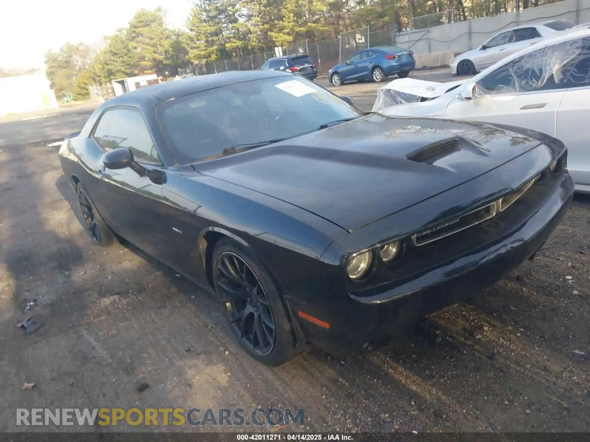 1 Photograph of a damaged car 2C3CDZBT1KH512317 DODGE CHALLENGER 2019