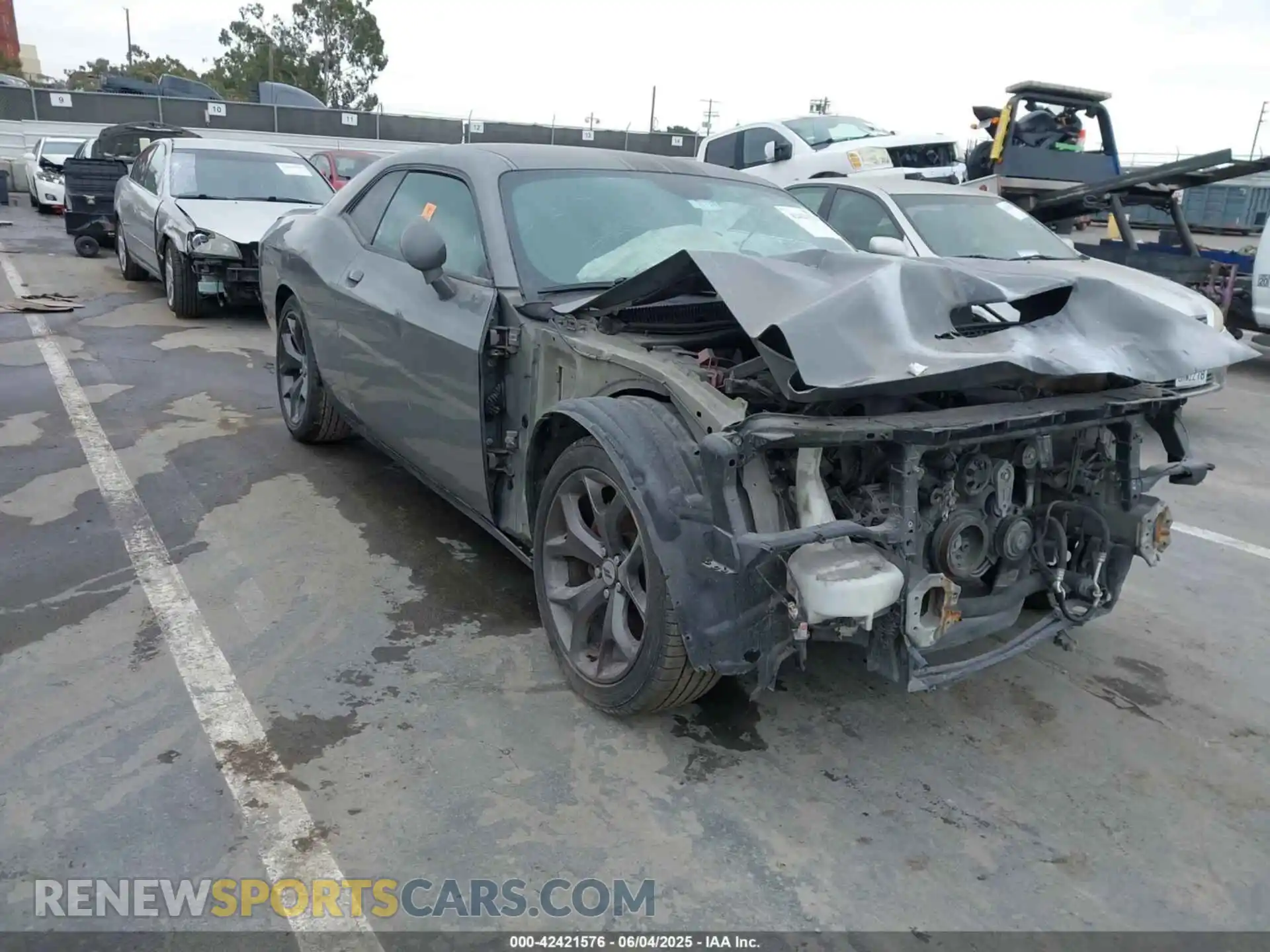 1 Photograph of a damaged car 2C3CDZBT1KH531966 DODGE CHALLENGER 2019