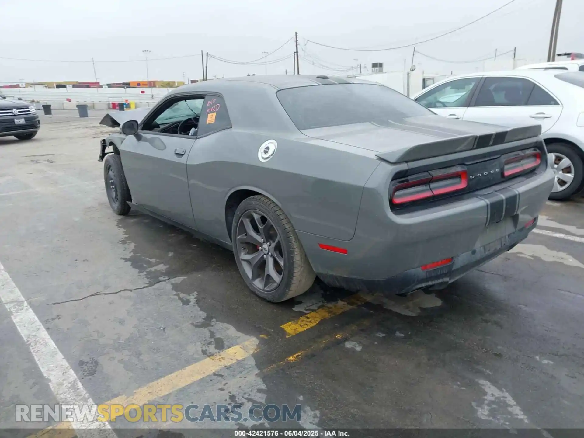 3 Photograph of a damaged car 2C3CDZBT1KH531966 DODGE CHALLENGER 2019