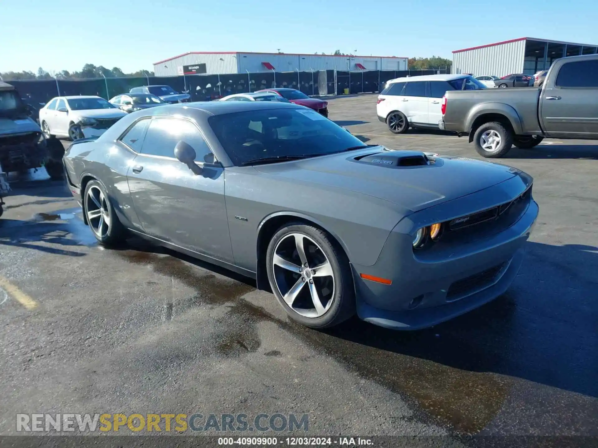 1 Photograph of a damaged car 2C3CDZBT4KH540533 DODGE CHALLENGER 2019