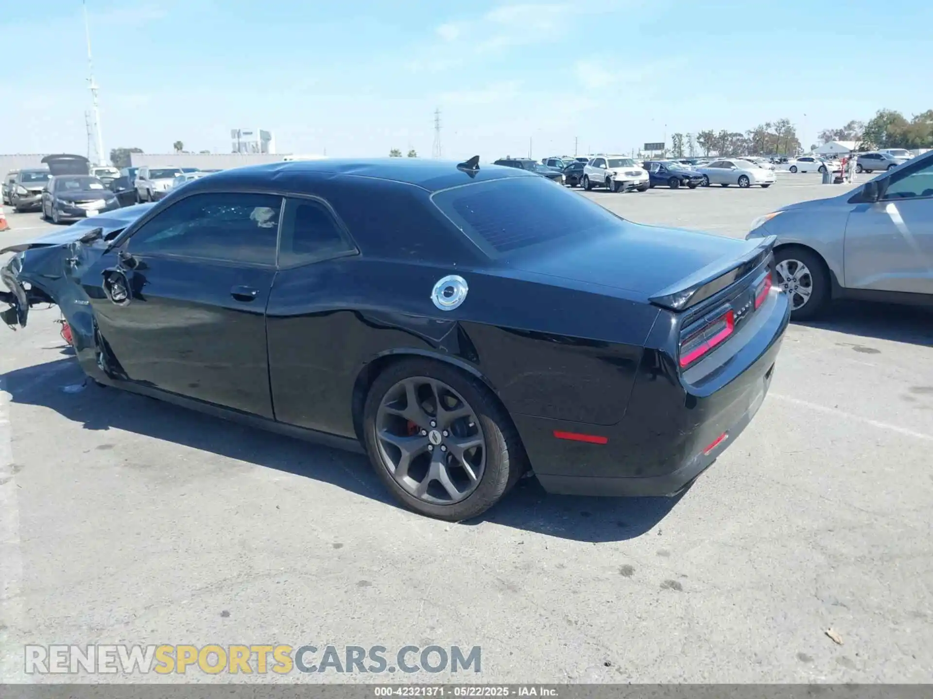 3 Photograph of a damaged car 2C3CDZBT8KH574054 DODGE CHALLENGER 2019