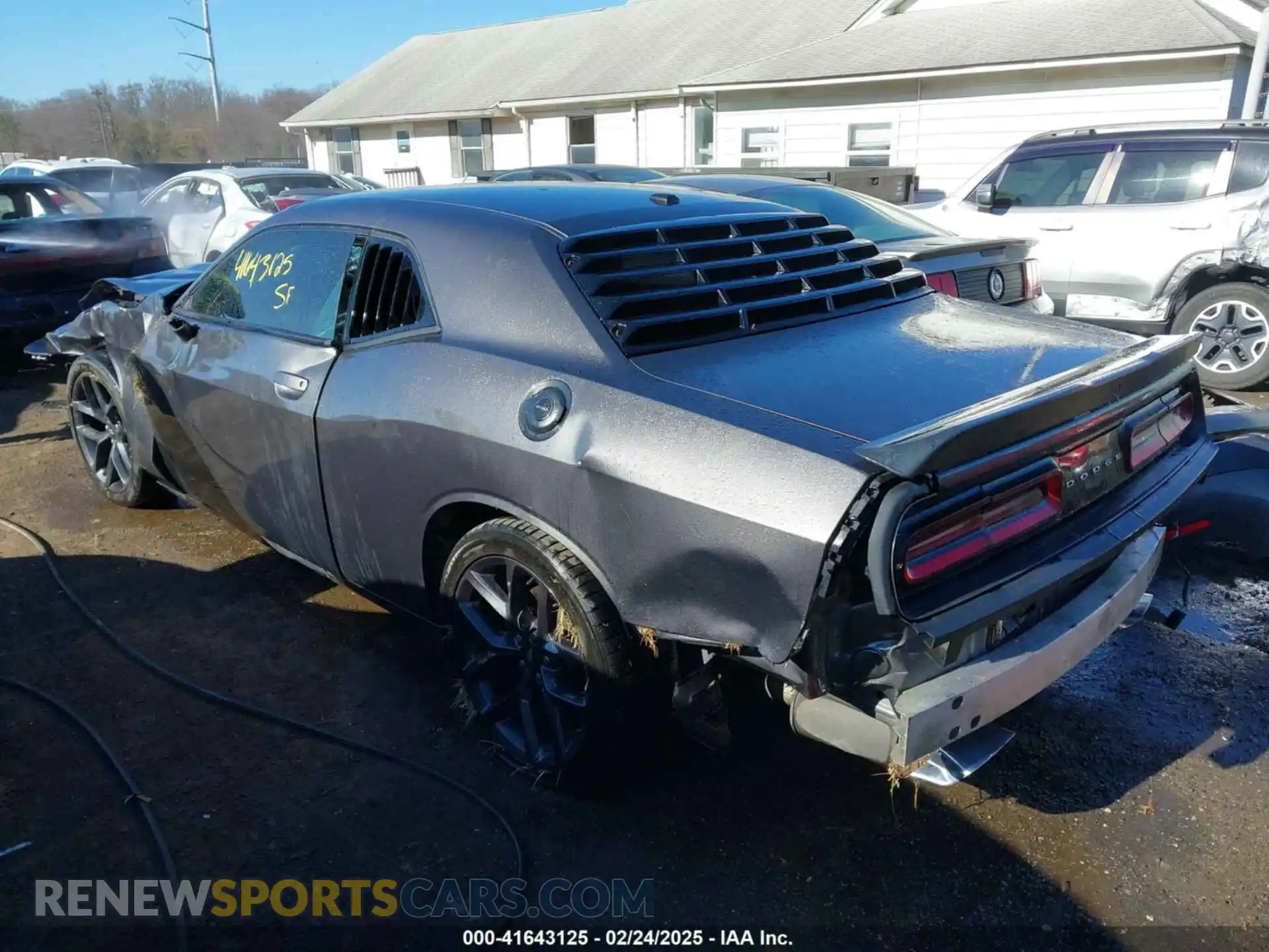 3 Photograph of a damaged car 2C3CDZBT8KH660495 DODGE CHALLENGER 2019