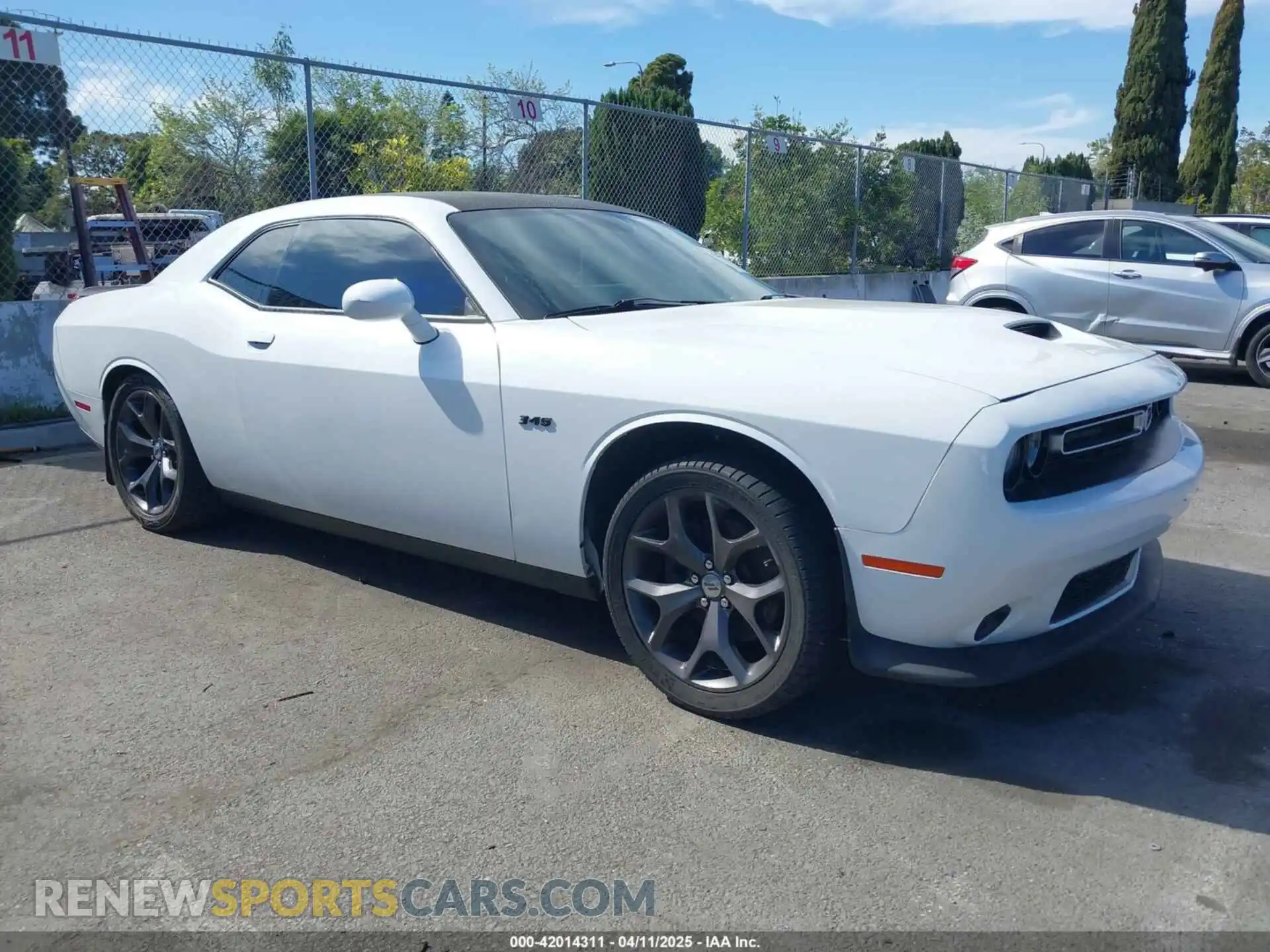 1 Photograph of a damaged car 2C3CDZBT9KH629546 DODGE CHALLENGER 2019