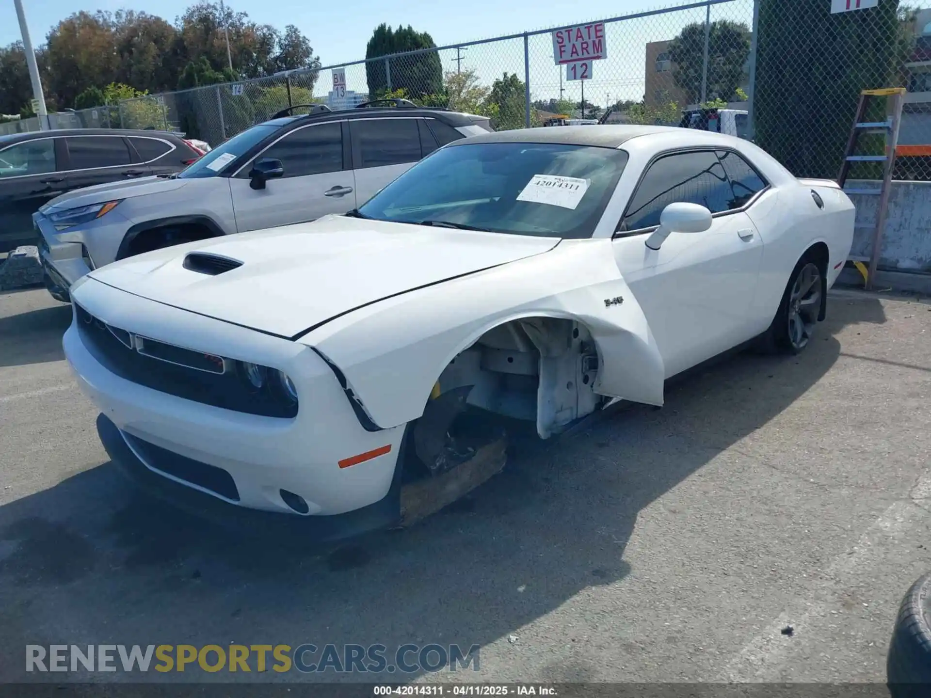 2 Photograph of a damaged car 2C3CDZBT9KH629546 DODGE CHALLENGER 2019
