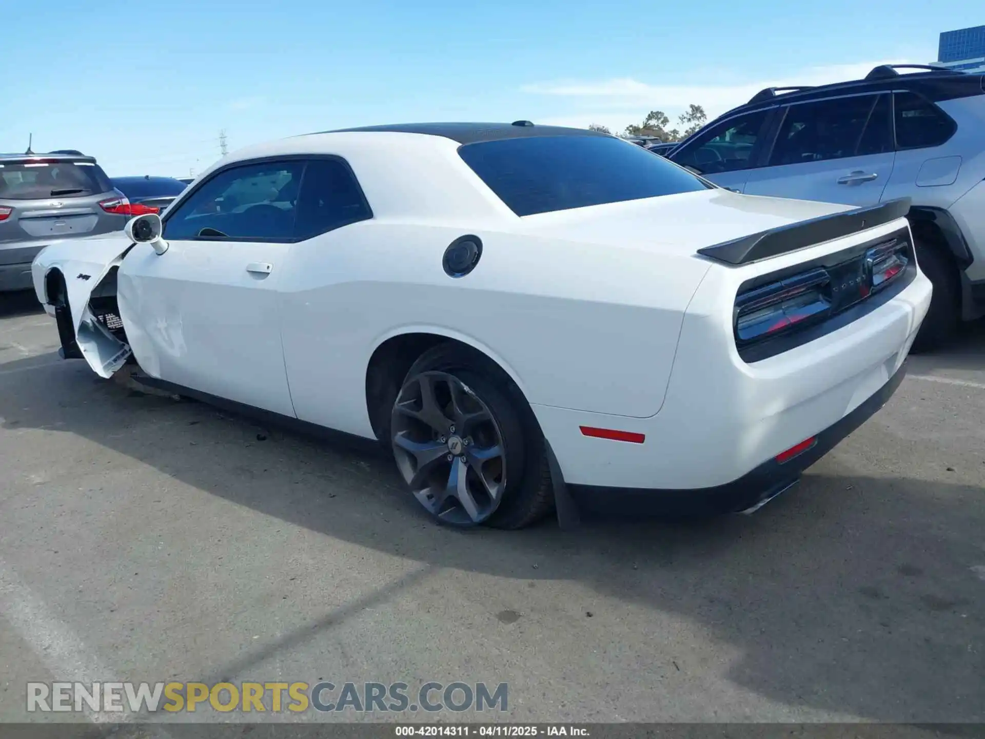 3 Photograph of a damaged car 2C3CDZBT9KH629546 DODGE CHALLENGER 2019