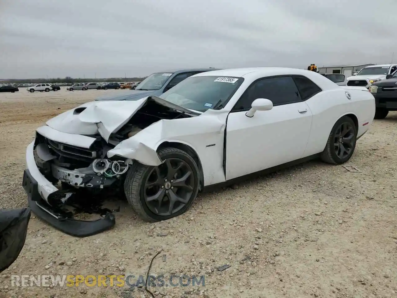 1 Photograph of a damaged car 2C3CDZBTXKH737612 DODGE CHALLENGER 2019