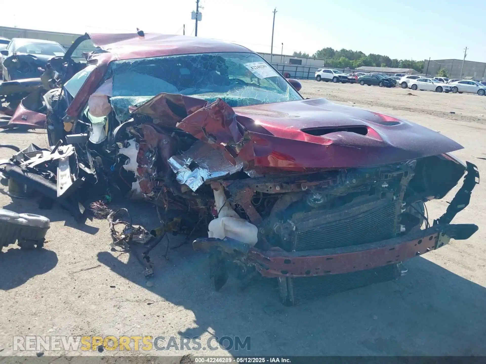 1 Photograph of a damaged car 2C3CDZFJ1KH666745 DODGE CHALLENGER 2019
