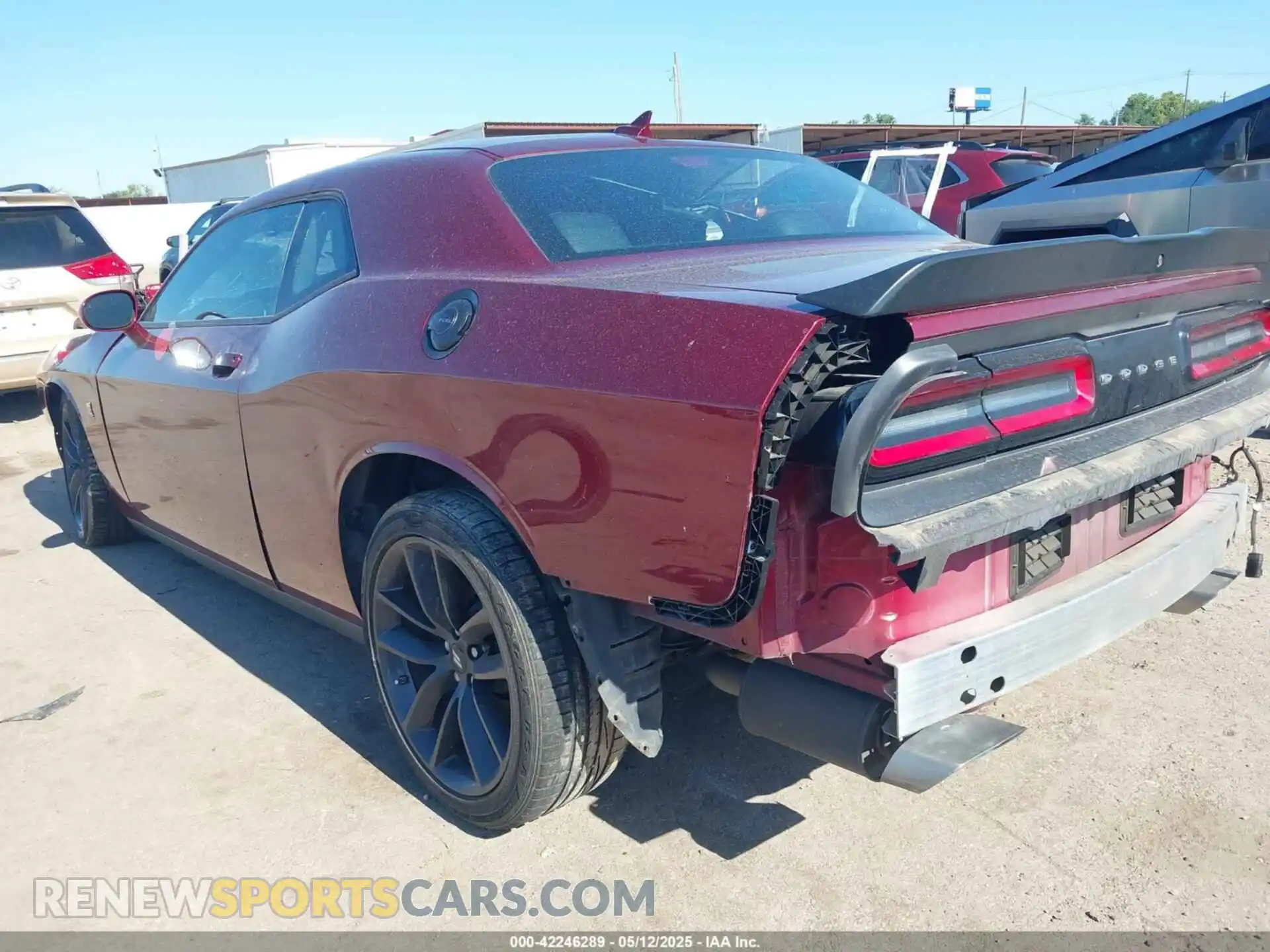 3 Photograph of a damaged car 2C3CDZFJ1KH666745 DODGE CHALLENGER 2019
