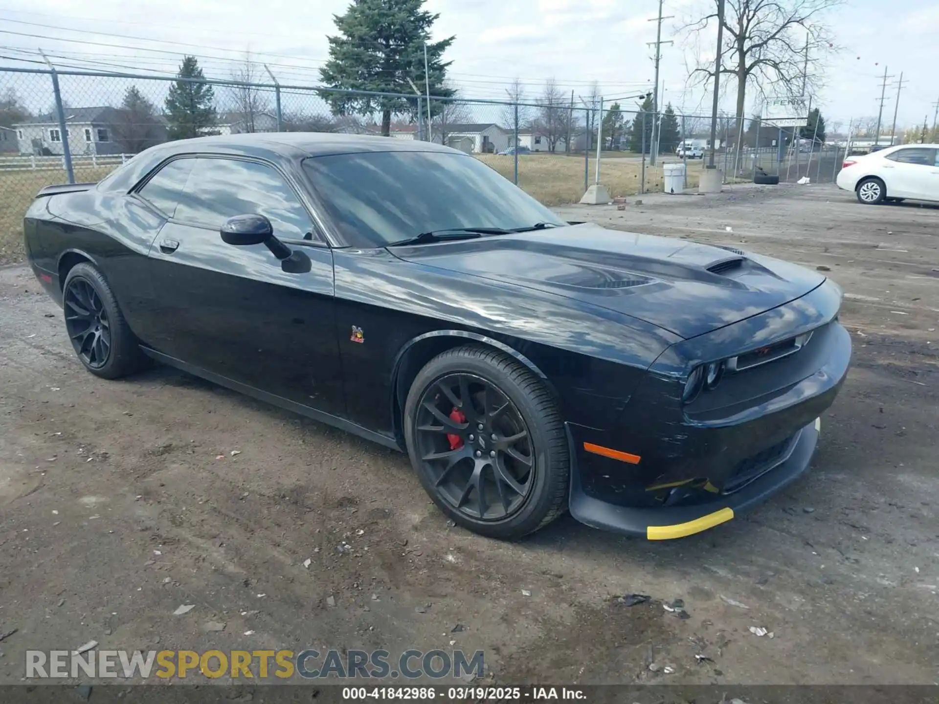 1 Photograph of a damaged car 2C3CDZFJ4KH618527 DODGE CHALLENGER 2019