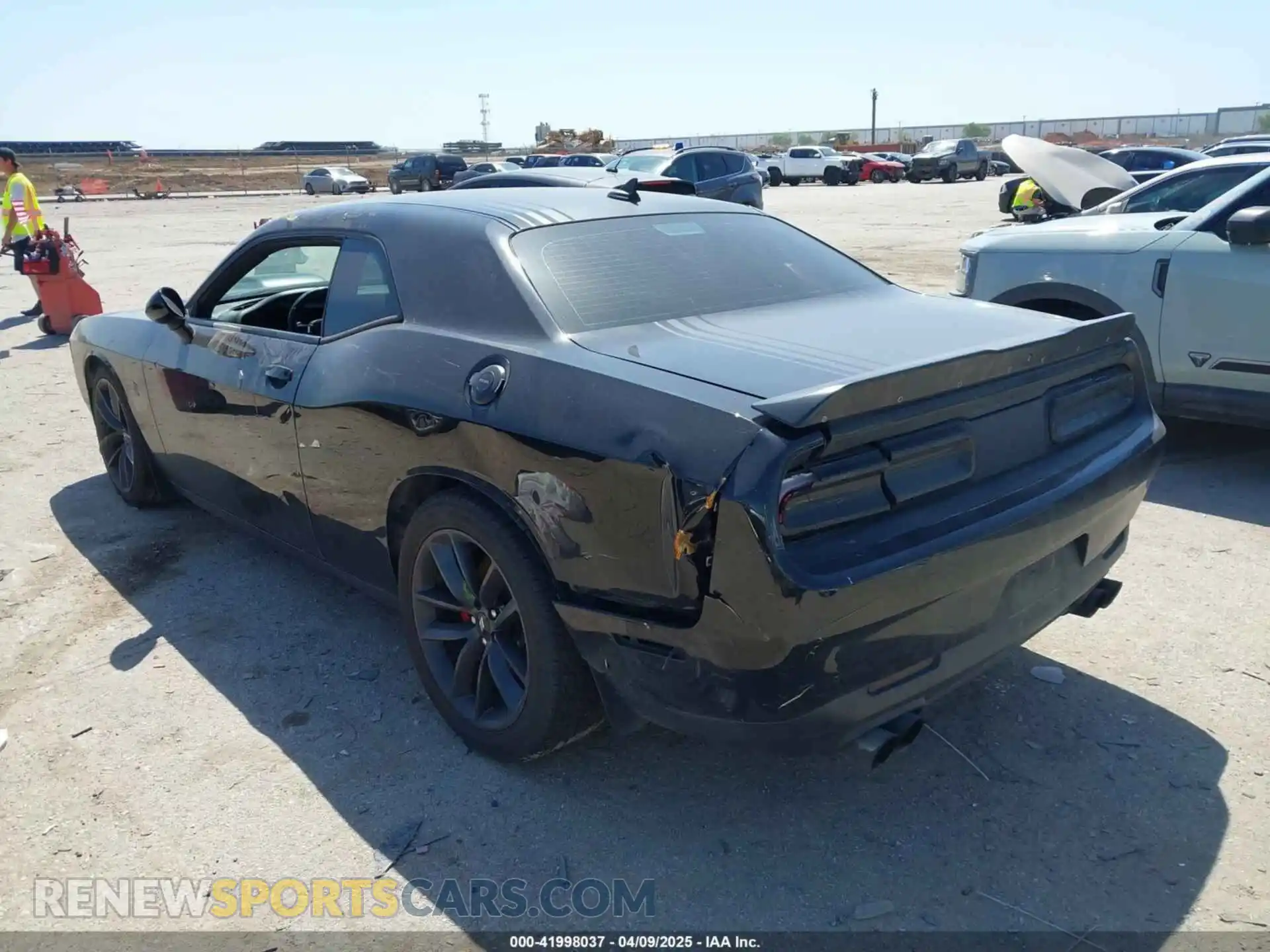 3 Photograph of a damaged car 2C3CDZFJ4KH687900 DODGE CHALLENGER 2019