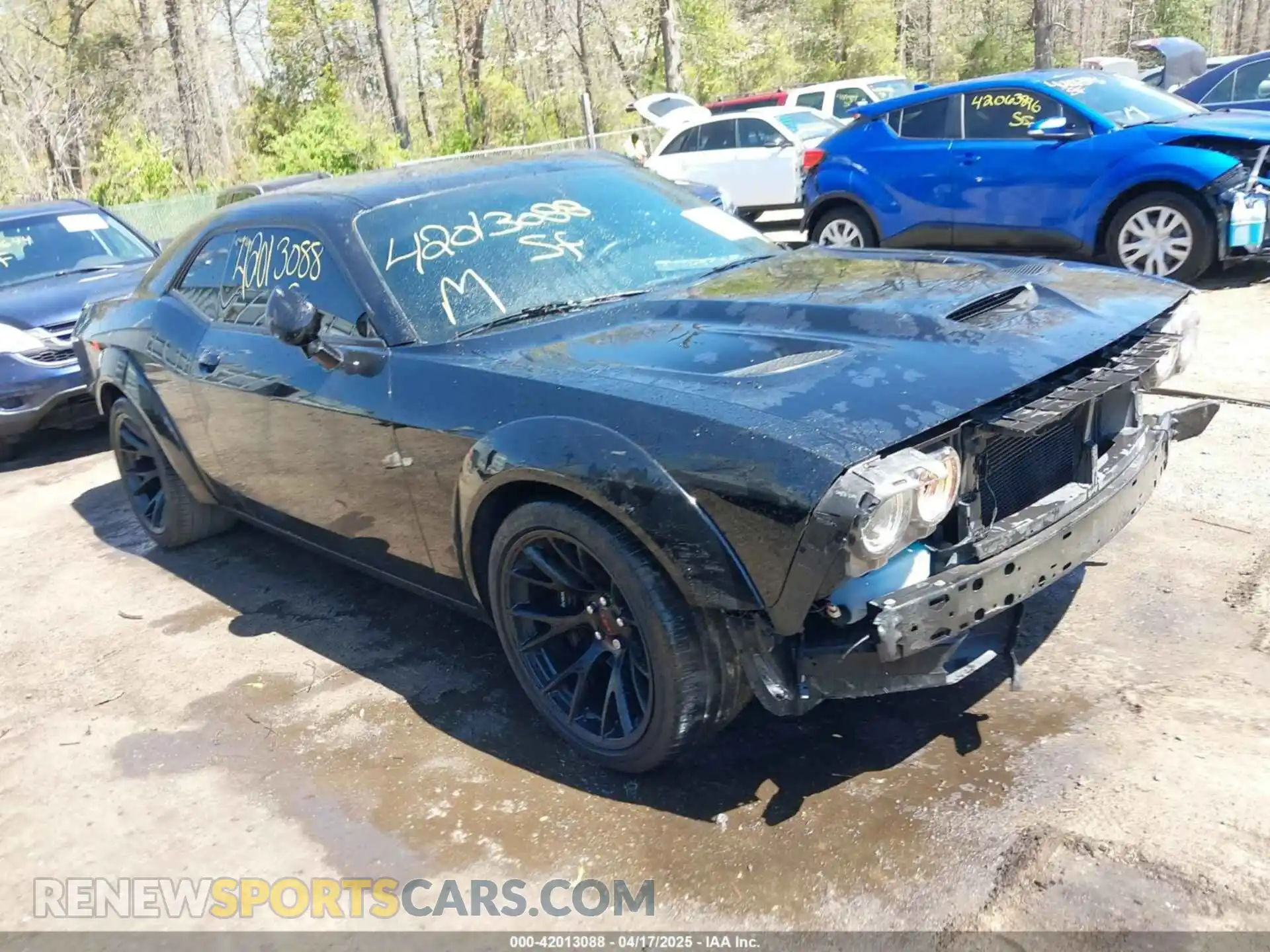 1 Photograph of a damaged car 2C3CDZFJXKH741068 DODGE CHALLENGER 2019