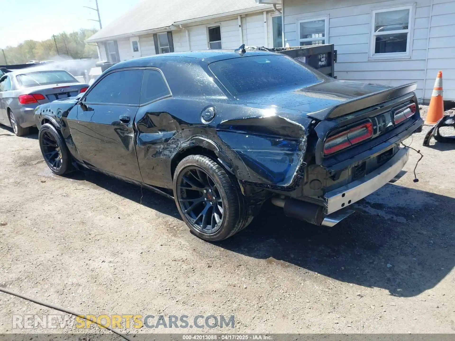 3 Photograph of a damaged car 2C3CDZFJXKH741068 DODGE CHALLENGER 2019