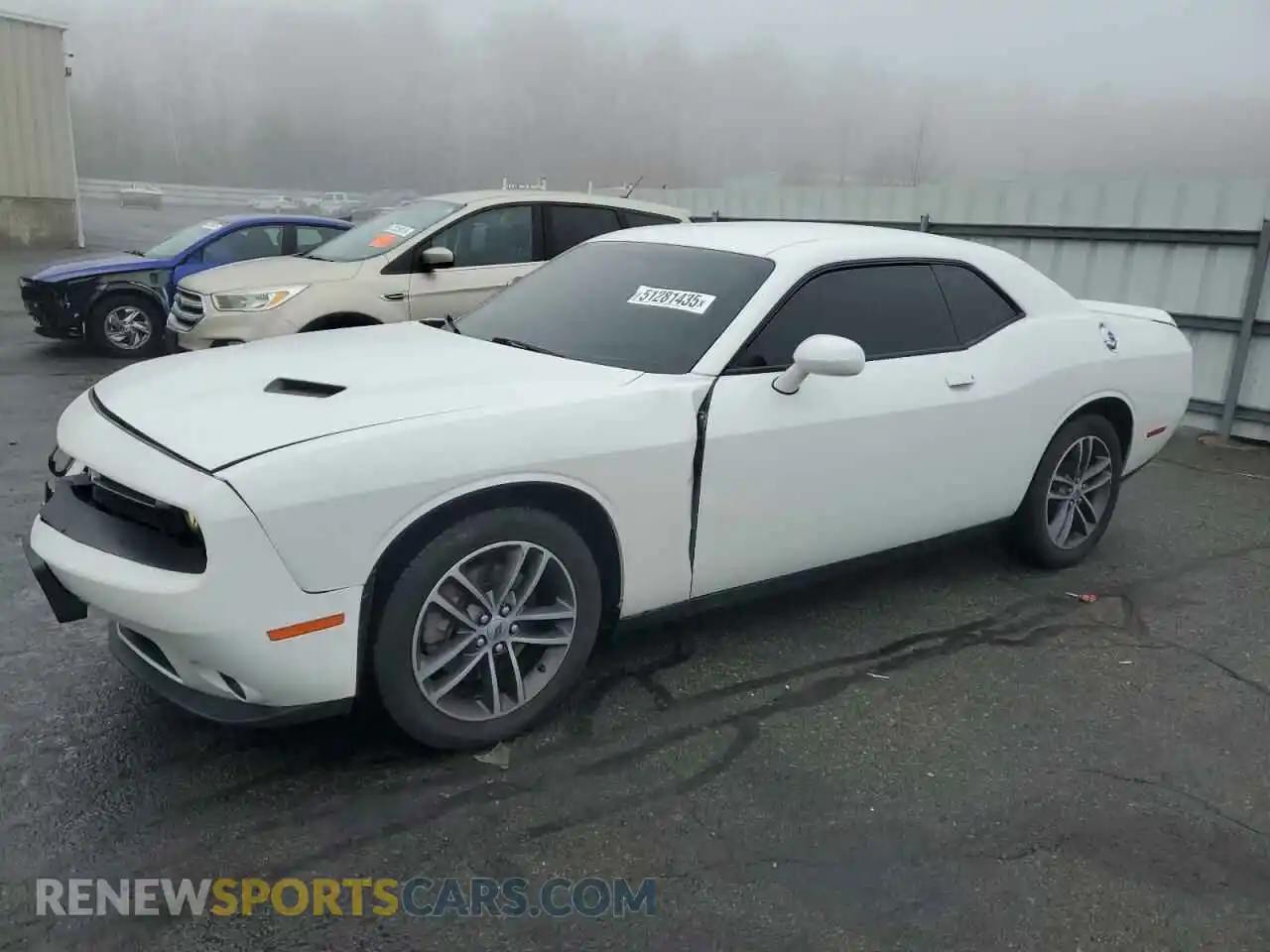 1 Photograph of a damaged car 2C3CDZGG0KH607205 DODGE CHALLENGER 2019