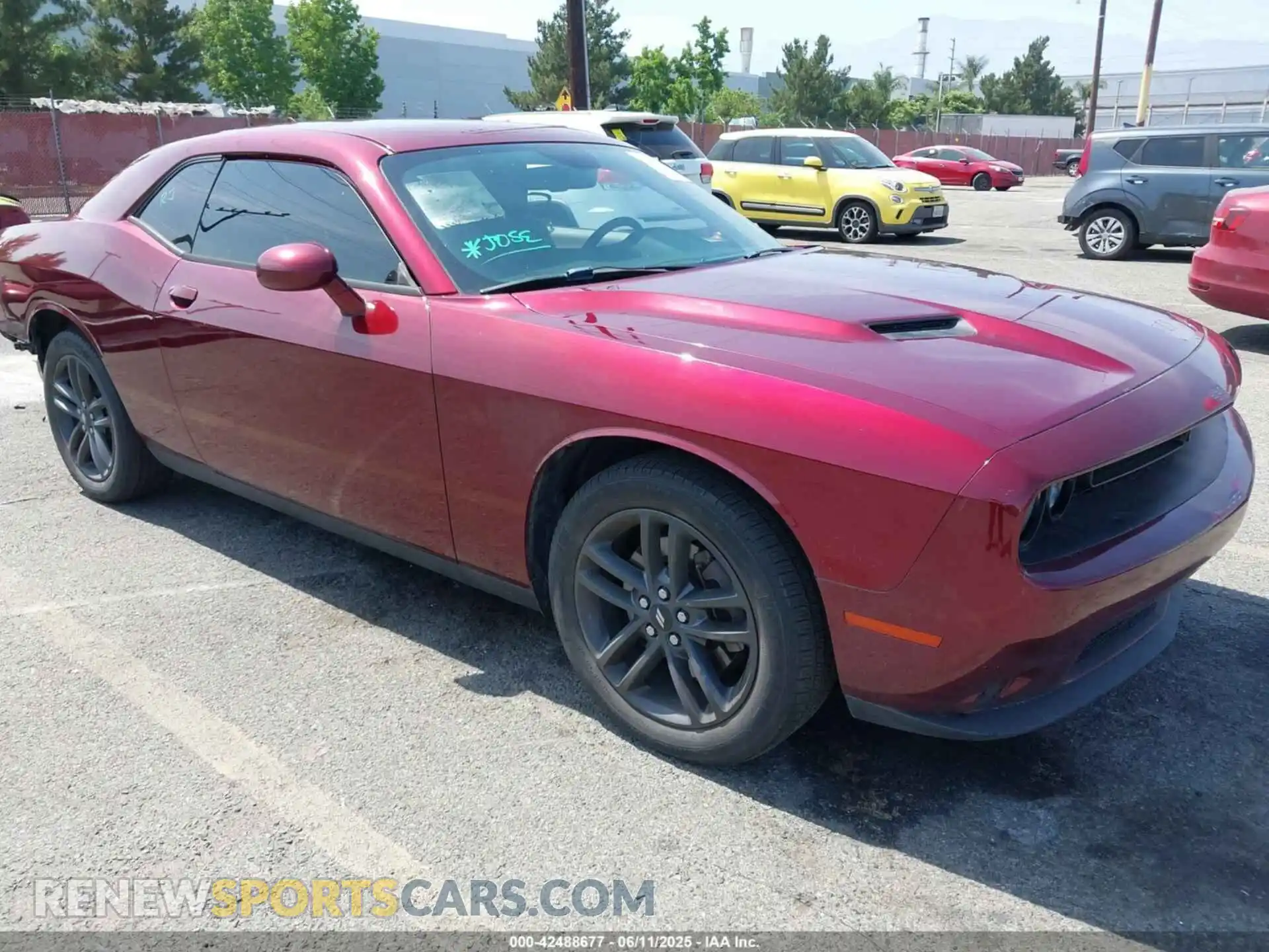 1 Photograph of a damaged car 2C3CDZGG1KH504522 DODGE CHALLENGER 2019