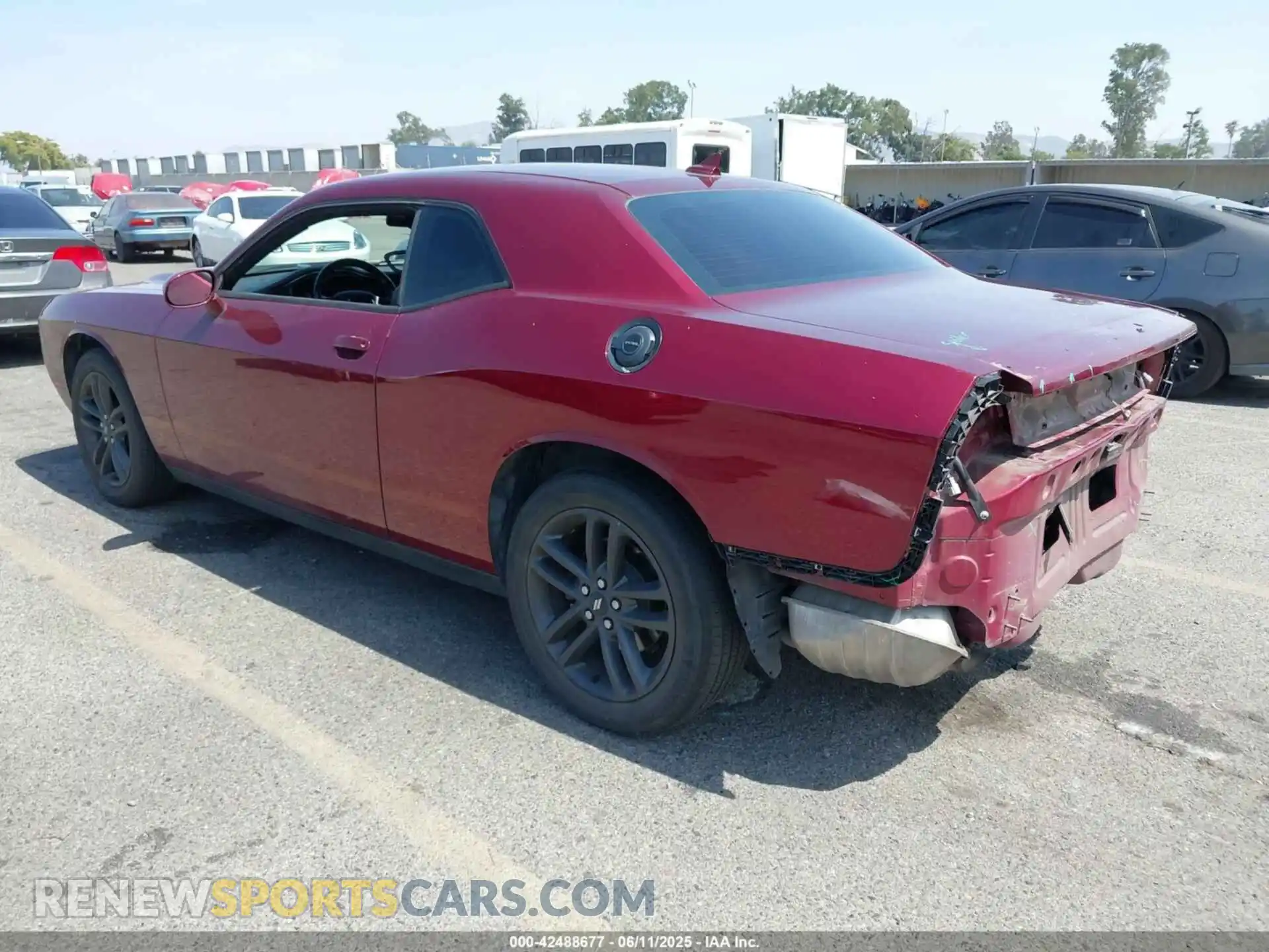 3 Photograph of a damaged car 2C3CDZGG1KH504522 DODGE CHALLENGER 2019