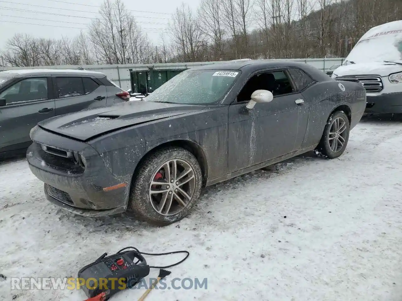 1 Photograph of a damaged car 2C3CDZGG3KH702504 DODGE CHALLENGER 2019