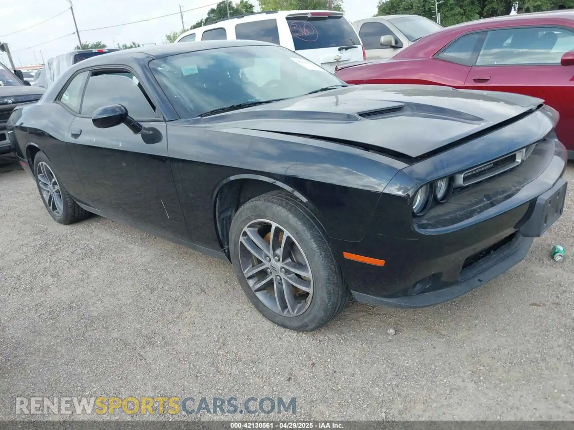 1 Photograph of a damaged car 2C3CDZGG6KH642945 DODGE CHALLENGER 2019