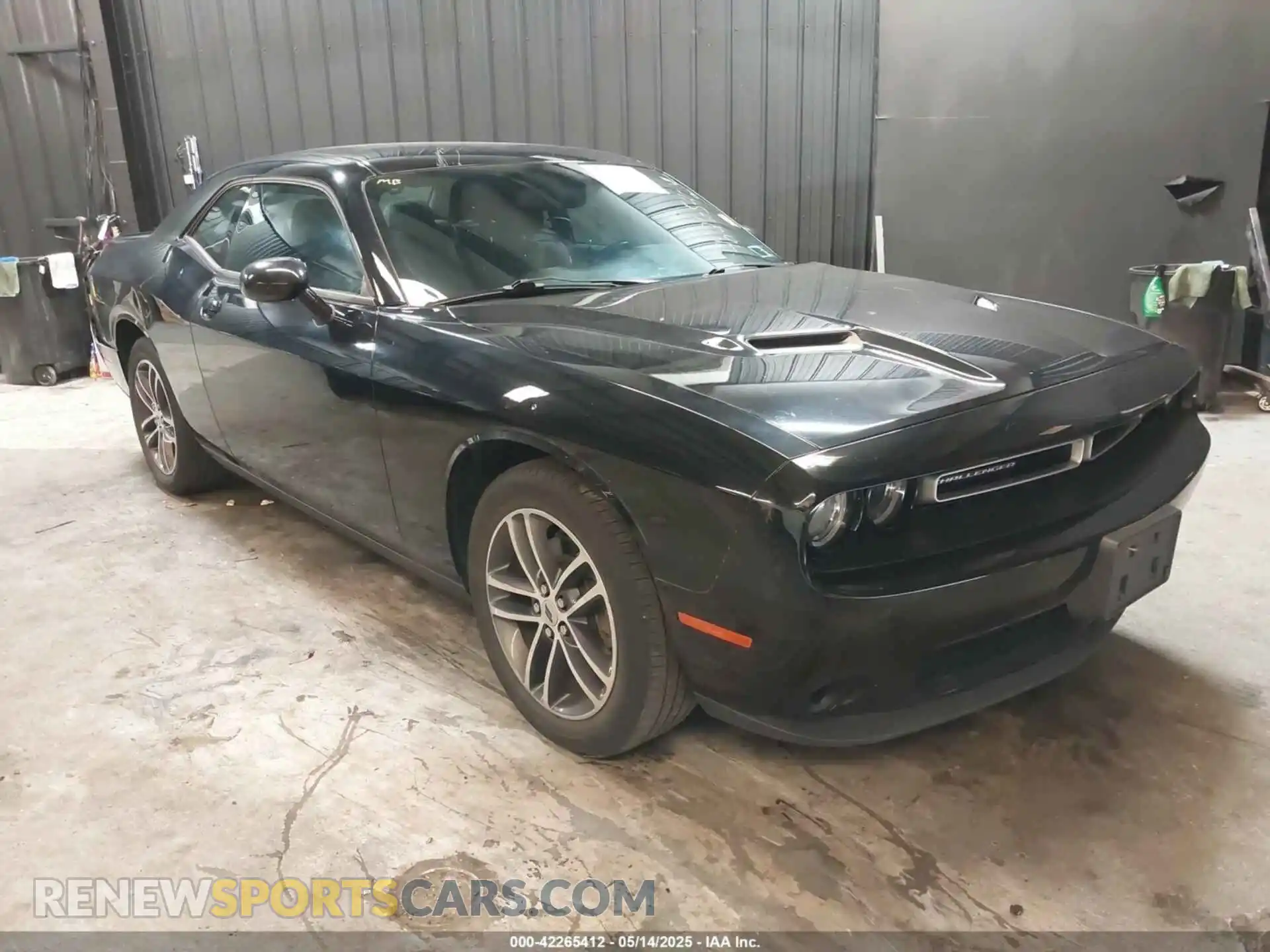 1 Photograph of a damaged car 2C3CDZGG8KH690379 DODGE CHALLENGER 2019