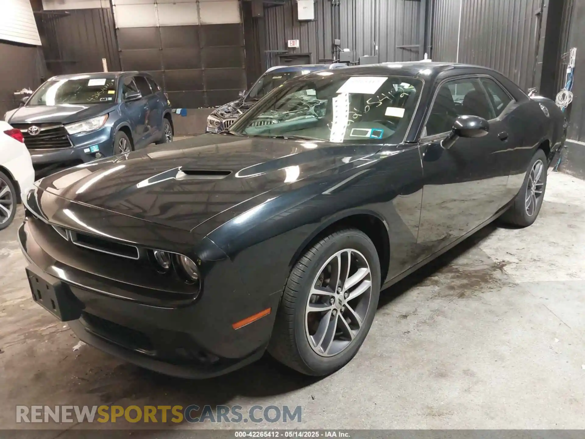 2 Photograph of a damaged car 2C3CDZGG8KH690379 DODGE CHALLENGER 2019