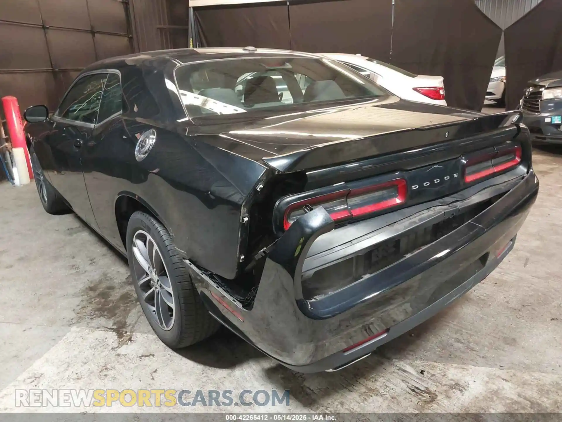 3 Photograph of a damaged car 2C3CDZGG8KH690379 DODGE CHALLENGER 2019