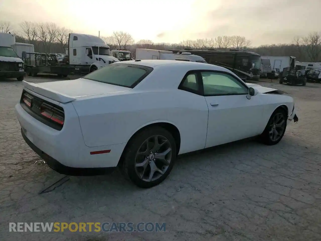 3 Photograph of a damaged car 2C3CDZJG6KH747431 DODGE CHALLENGER 2019