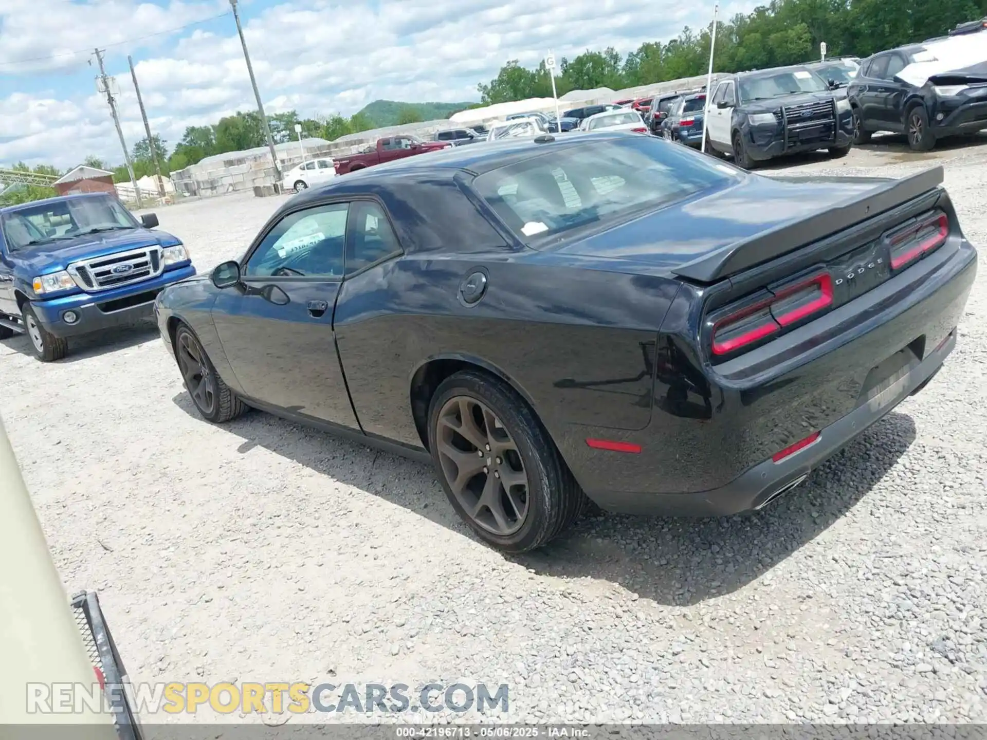 3 Photograph of a damaged car 2C3CDZJG7KH747793 DODGE CHALLENGER 2019