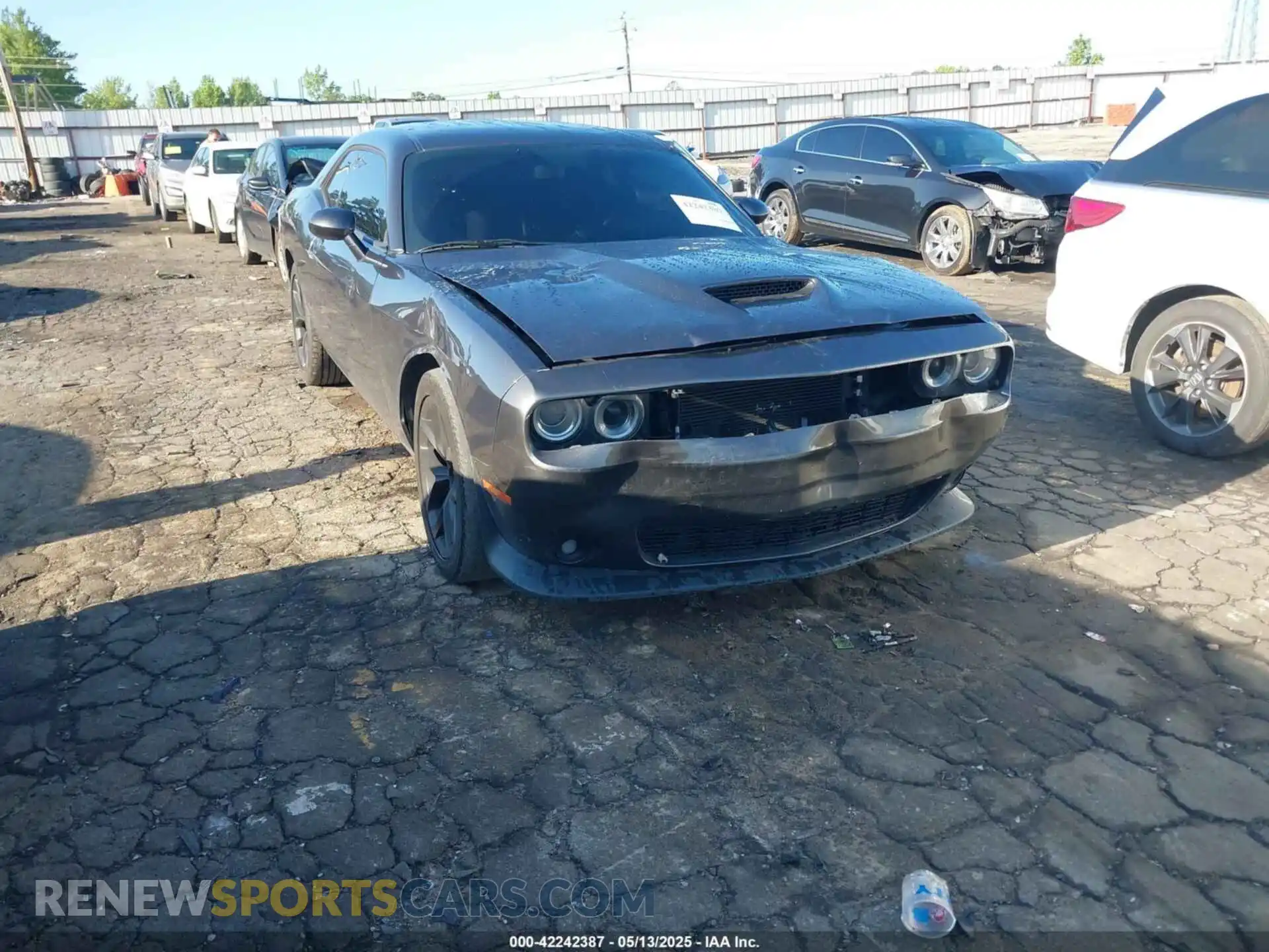 1 Photograph of a damaged car 2C3CDZJG8KH660954 DODGE CHALLENGER 2019