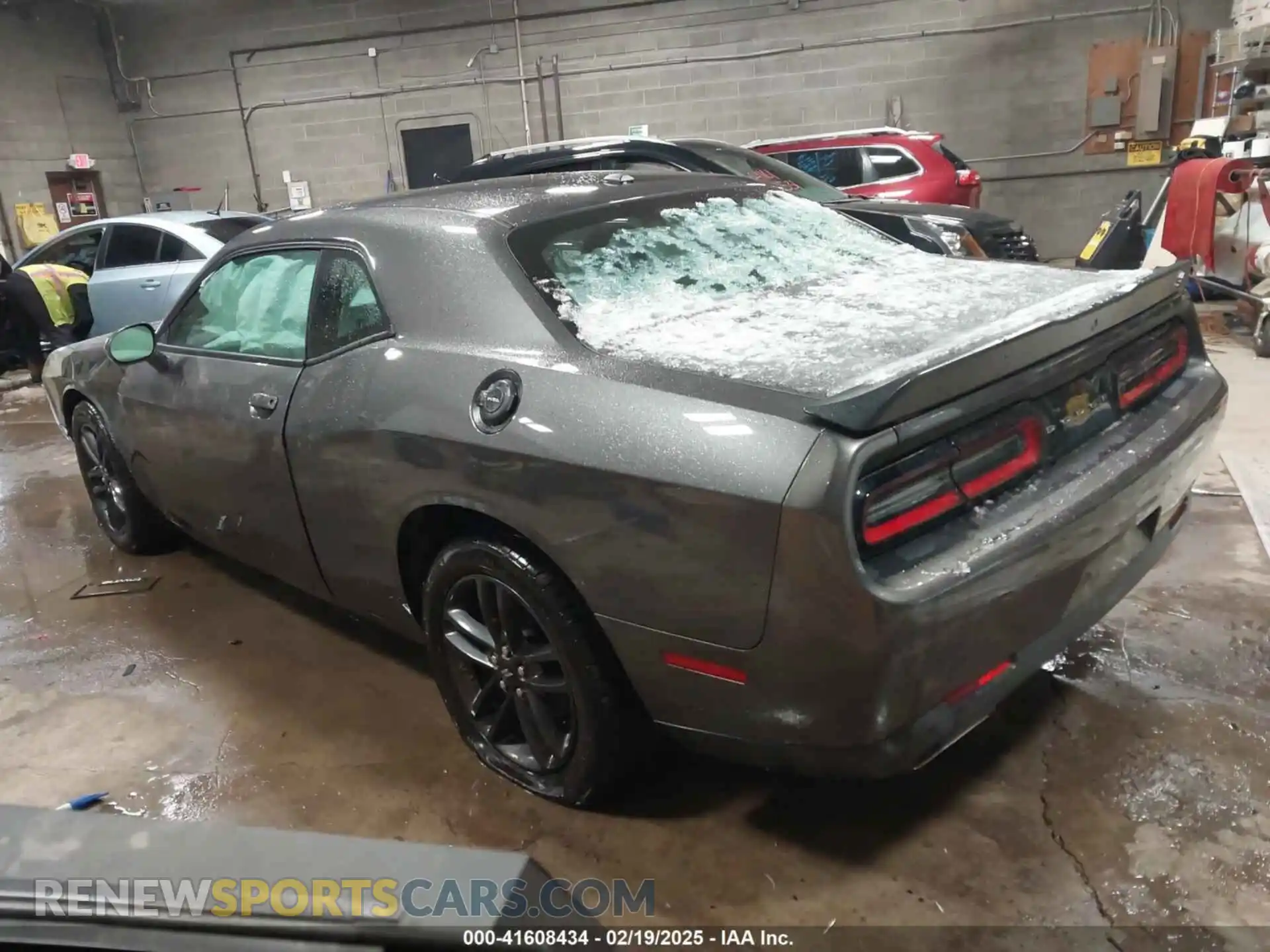 3 Photograph of a damaged car 2C3CDZKG5KH680643 DODGE CHALLENGER 2019
