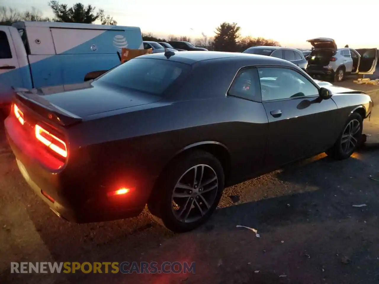 3 Photograph of a damaged car 2C3CDZKGXKH504400 DODGE CHALLENGER 2019