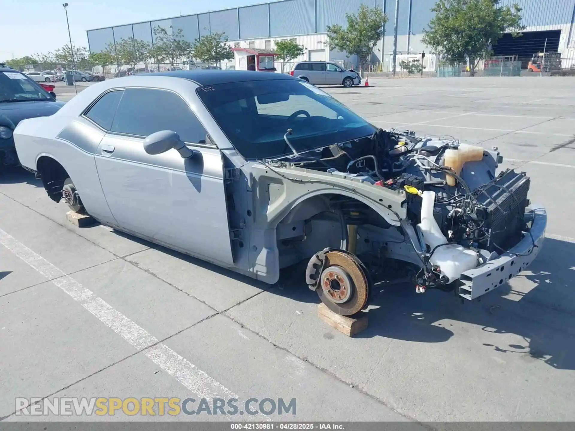 1 Photograph of a damaged car 2C3CDZBT2LH230933 DODGE CHALLENGER 2020