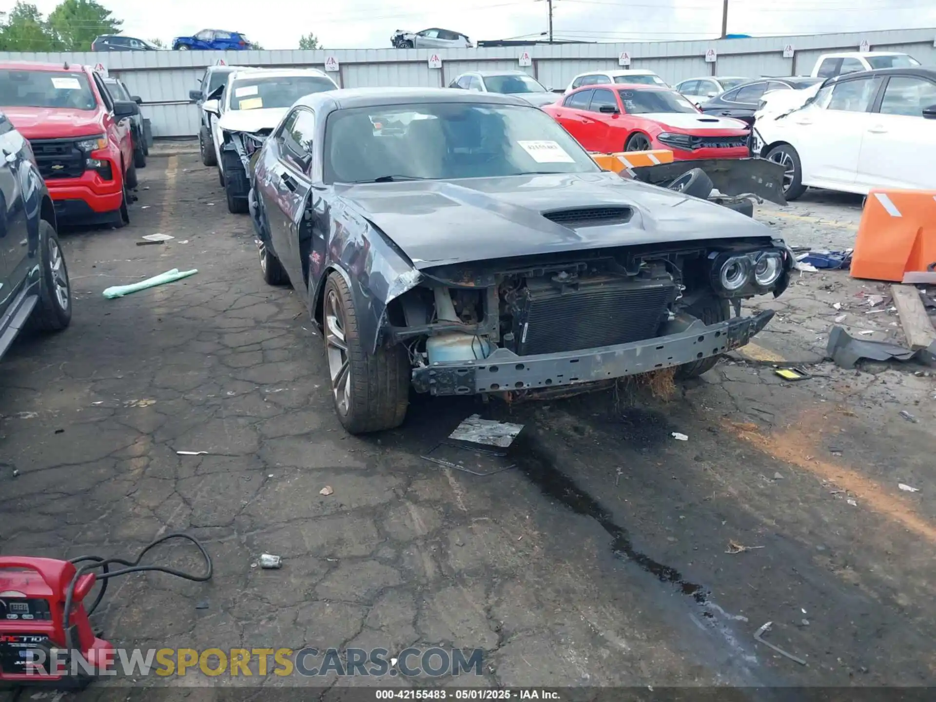 1 Photograph of a damaged car 2C3CDZBT8LH118265 DODGE CHALLENGER 2020