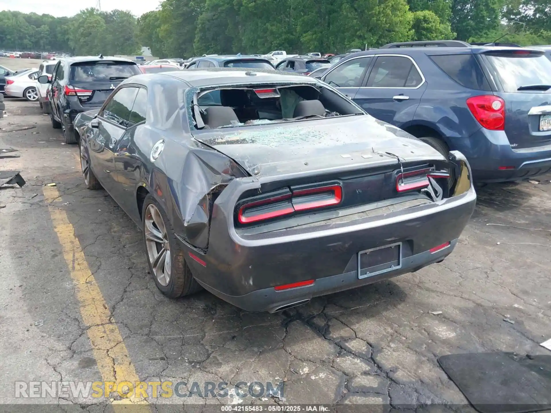 3 Photograph of a damaged car 2C3CDZBT8LH118265 DODGE CHALLENGER 2020