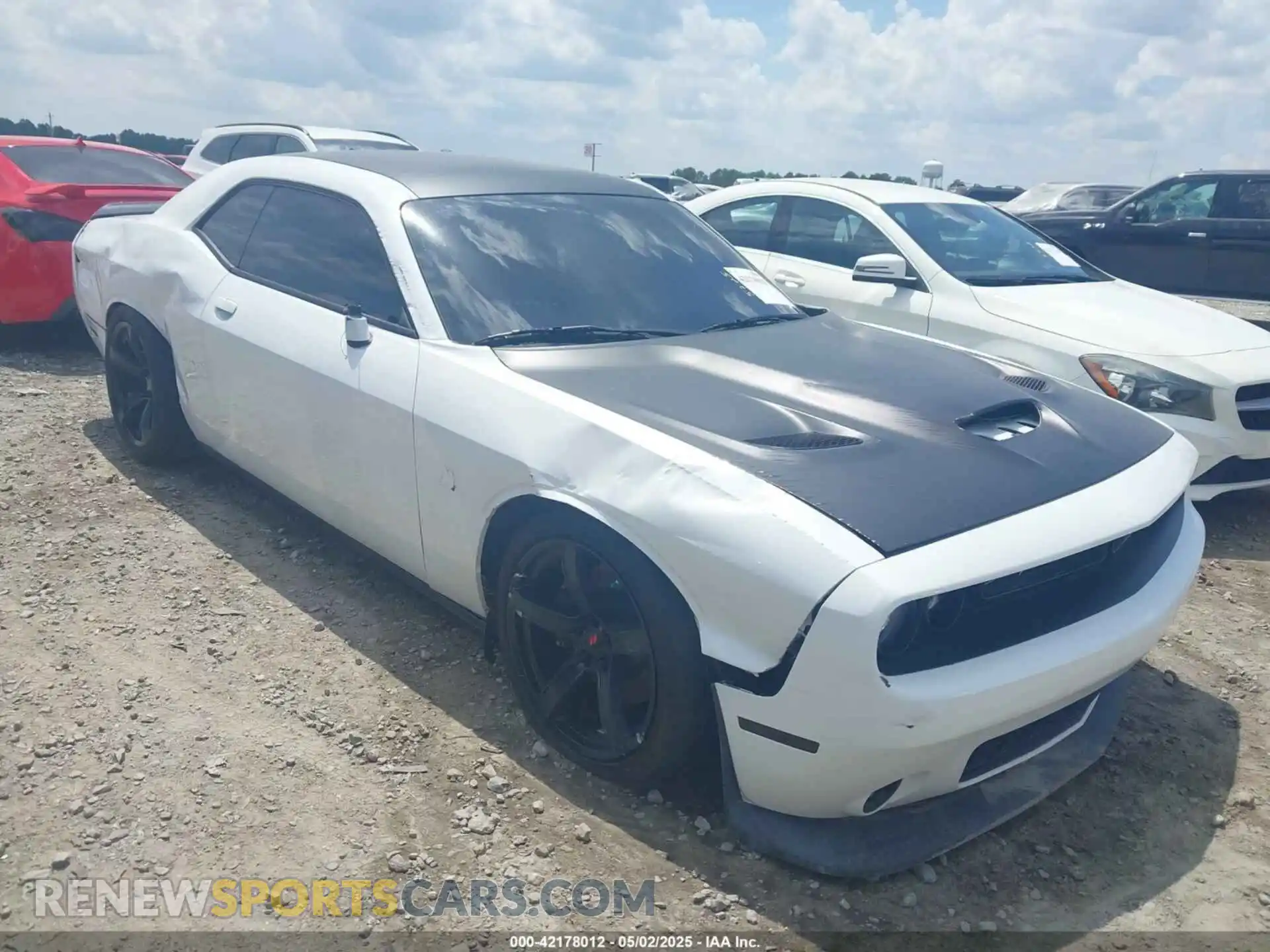 1 Photograph of a damaged car 2C3CDZFJ1LH117418 DODGE CHALLENGER 2020