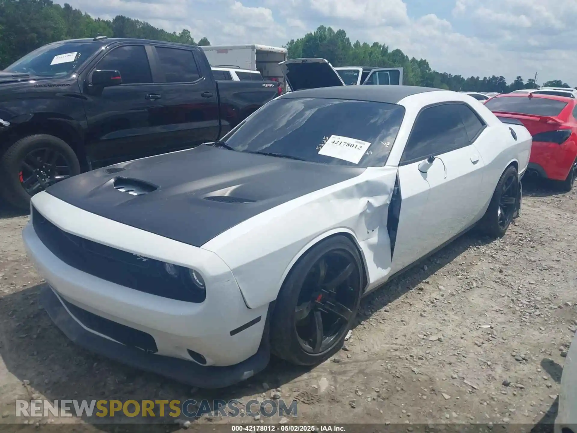 2 Photograph of a damaged car 2C3CDZFJ1LH117418 DODGE CHALLENGER 2020