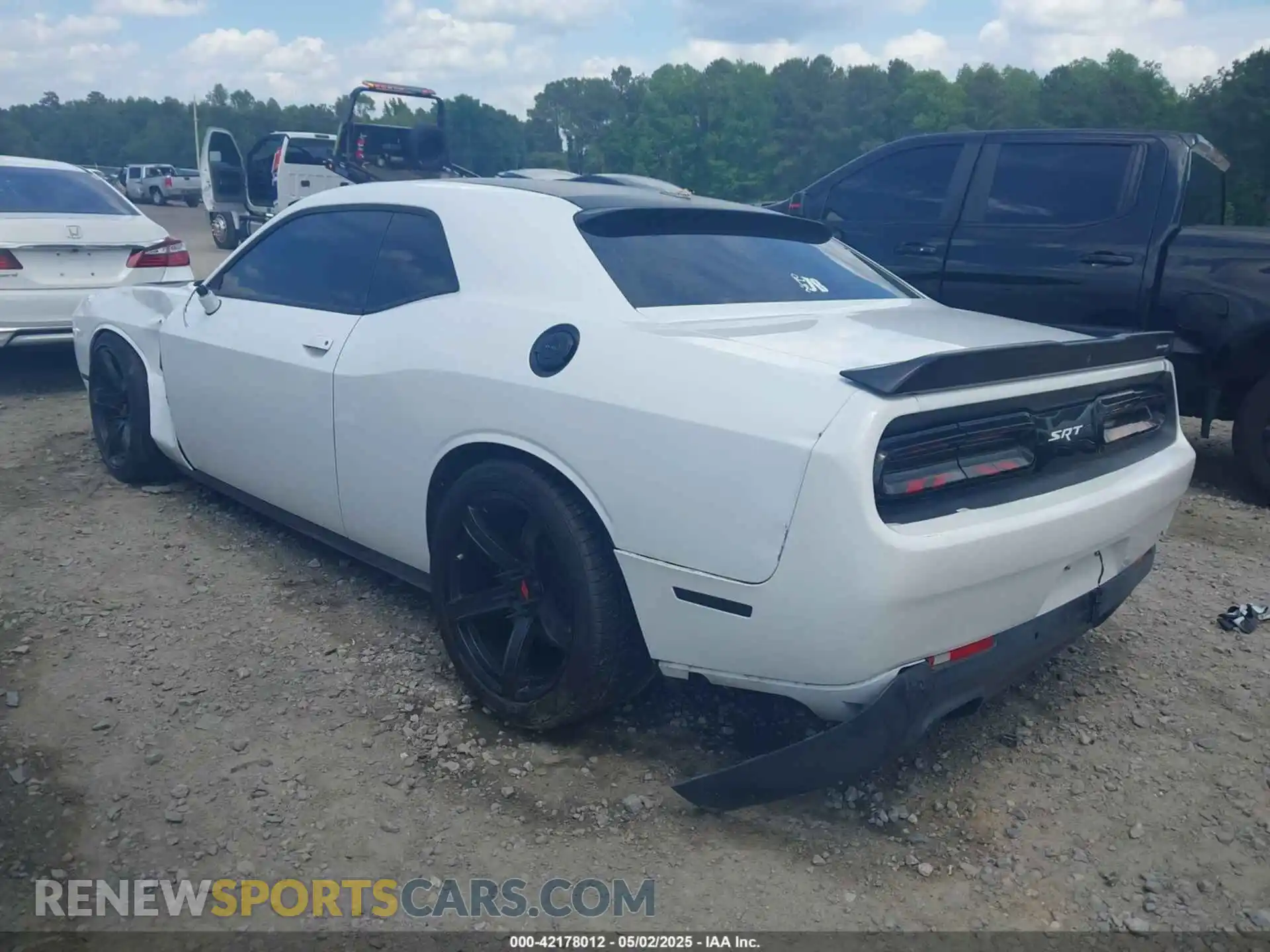 3 Photograph of a damaged car 2C3CDZFJ1LH117418 DODGE CHALLENGER 2020