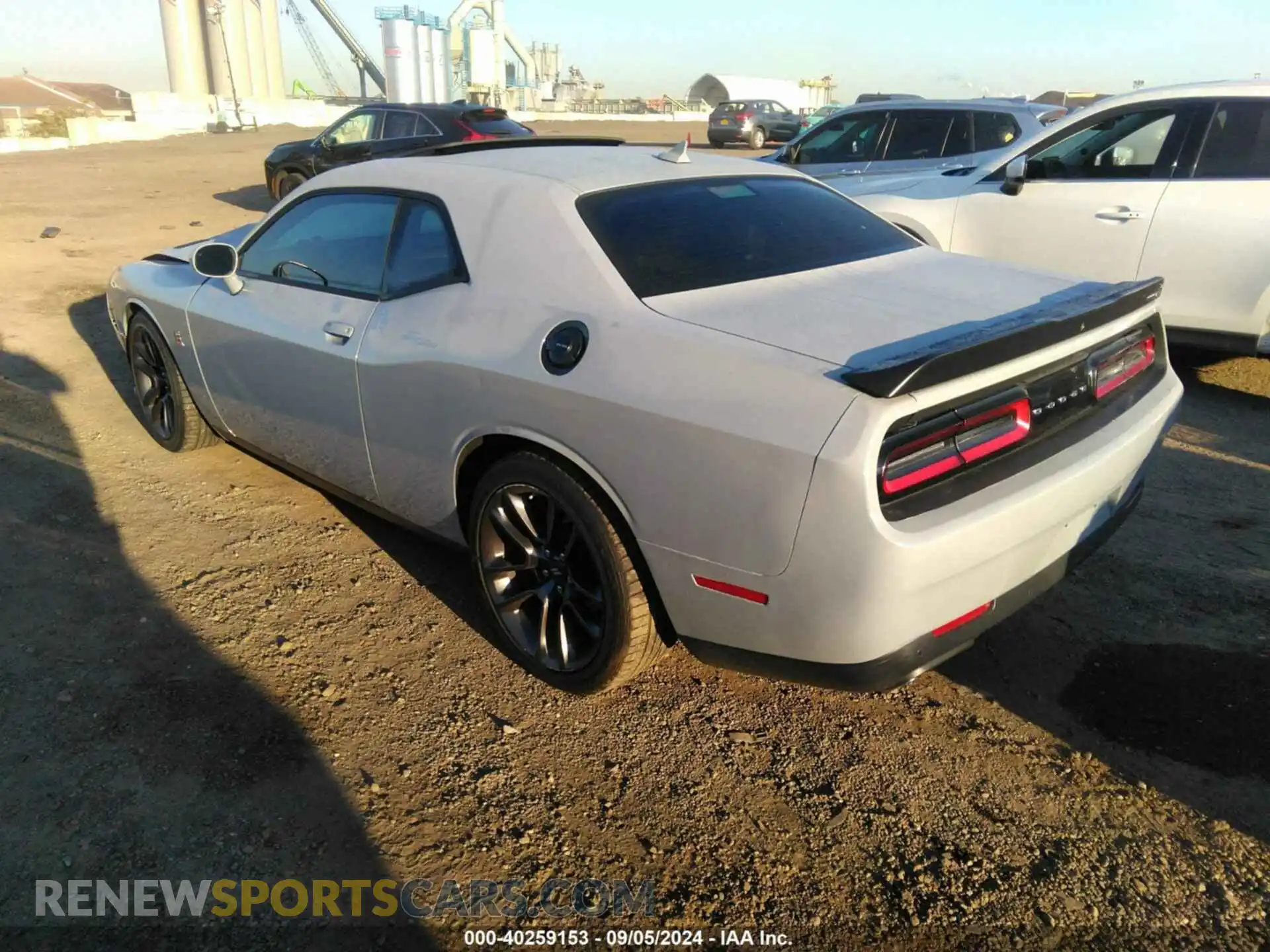 3 Photograph of a damaged car 2C3CDZFJ8LH236115 DODGE CHALLENGER 2020
