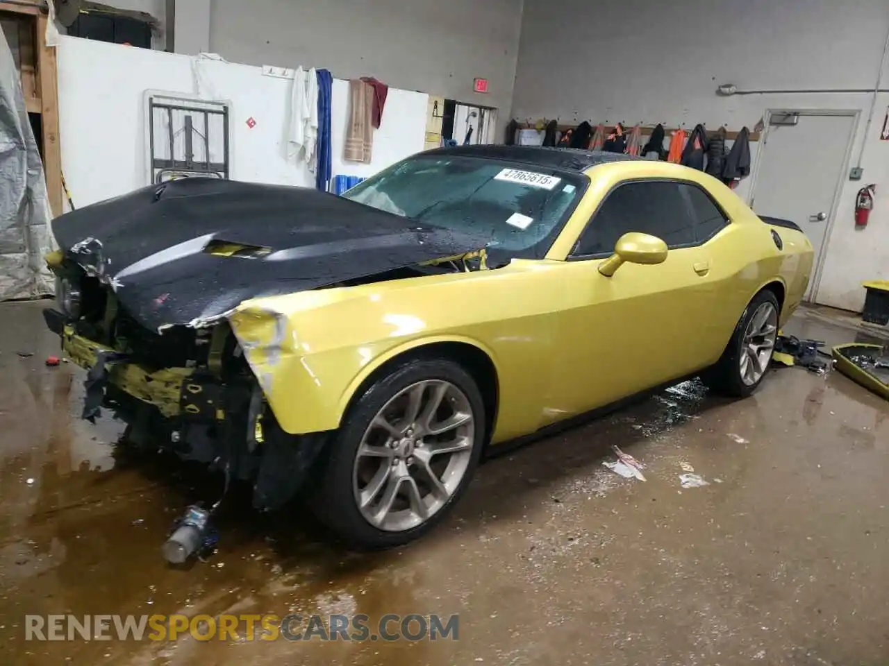 1 Photograph of a damaged car 2C3CDZJG5LH235743 DODGE CHALLENGER 2020