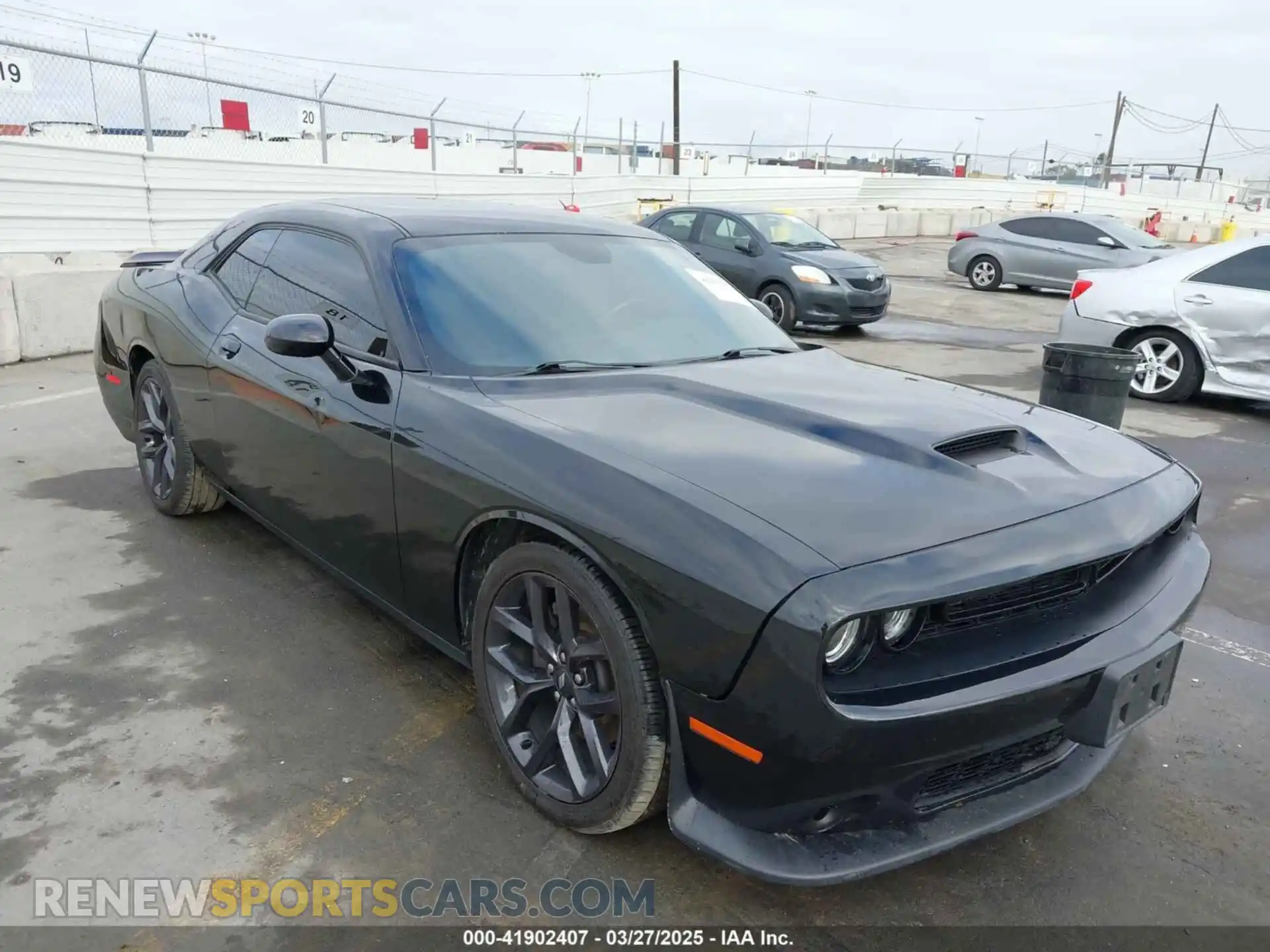 1 Photograph of a damaged car 2C3CDZJG8LH146684 DODGE CHALLENGER 2020