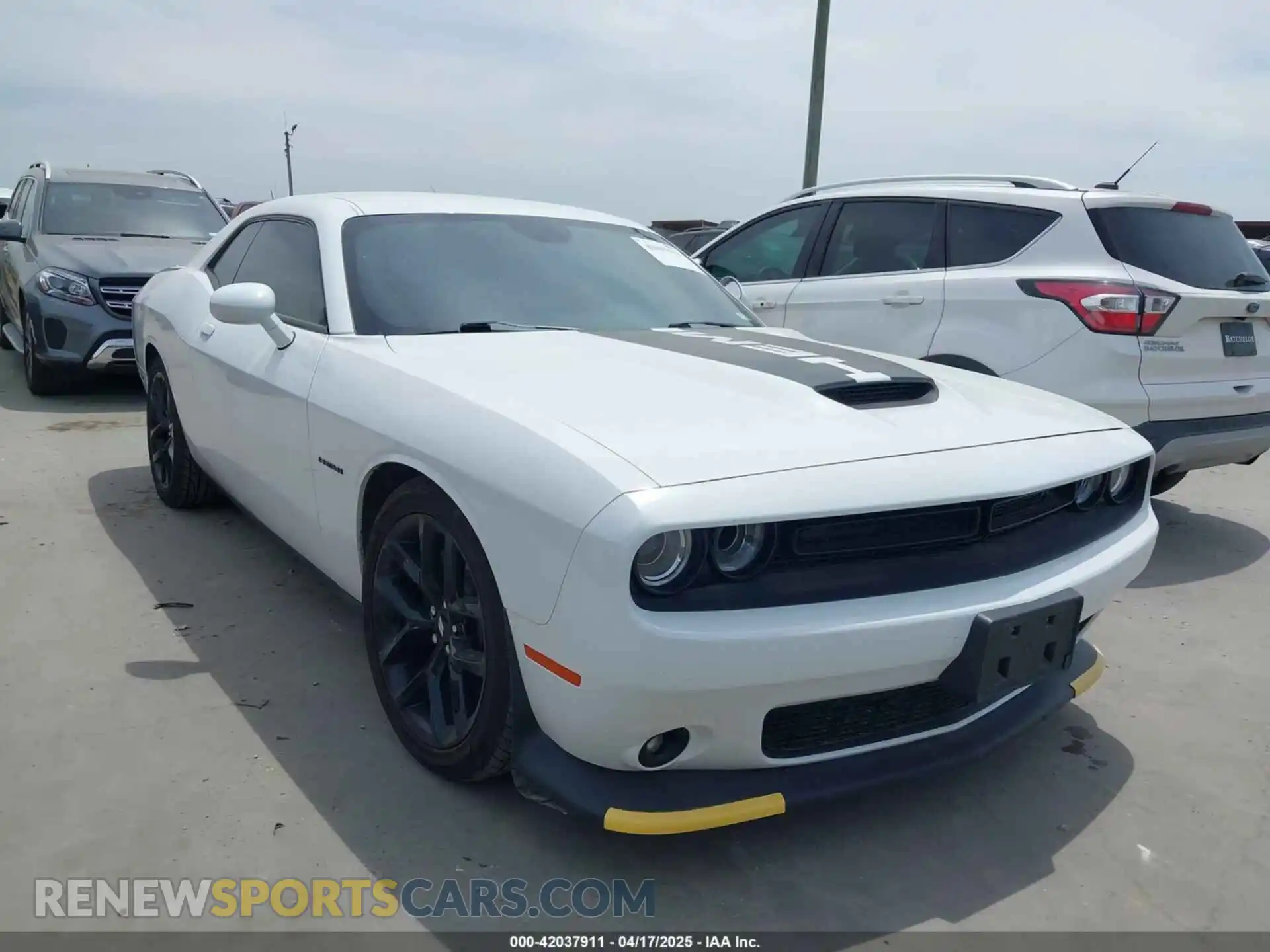 1 Photograph of a damaged car 2C3CDZBT7MH506427 DODGE CHALLENGER 2021