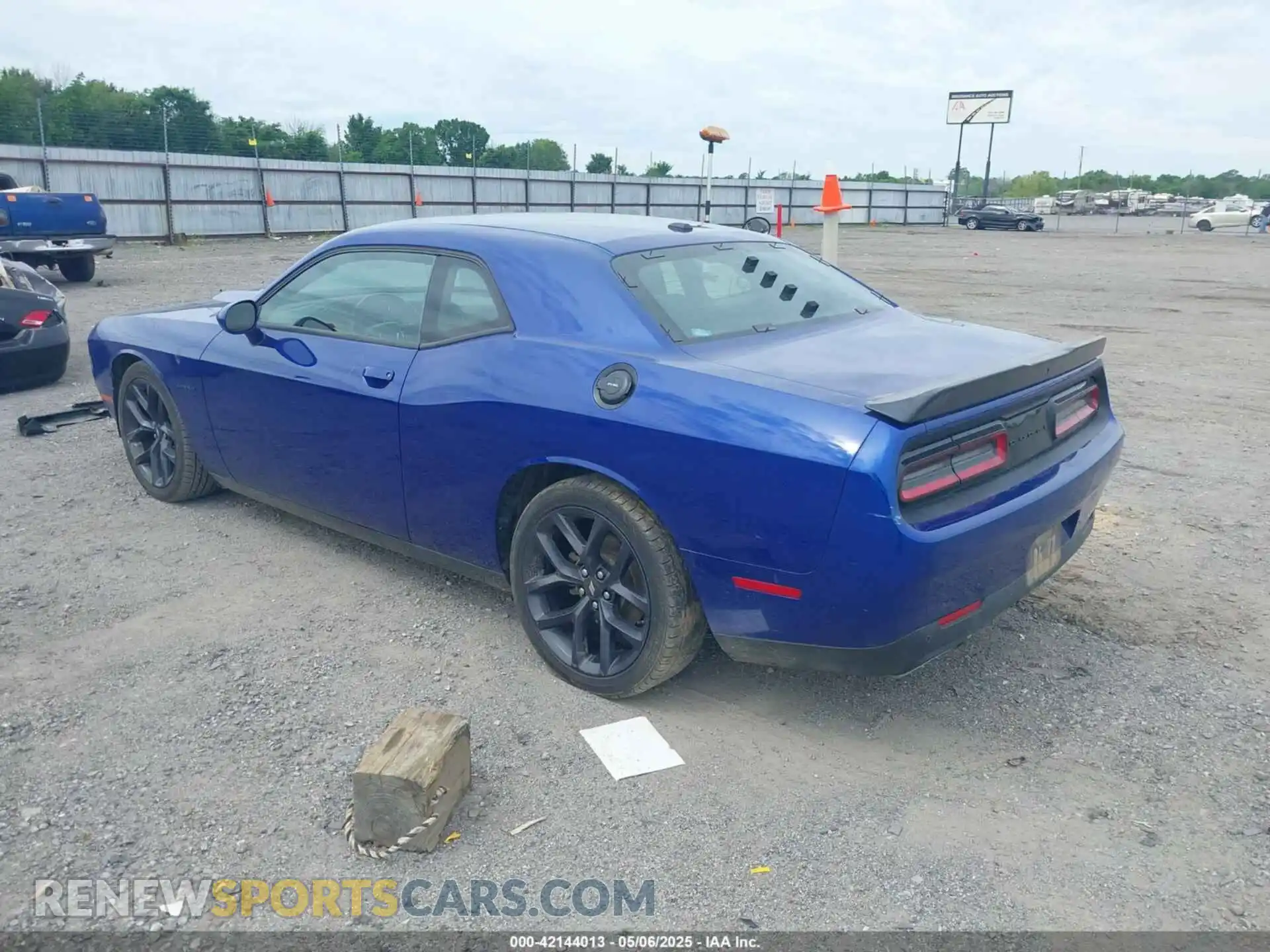 3 Photograph of a damaged car 2C3CDZBTXMH560367 DODGE CHALLENGER 2021