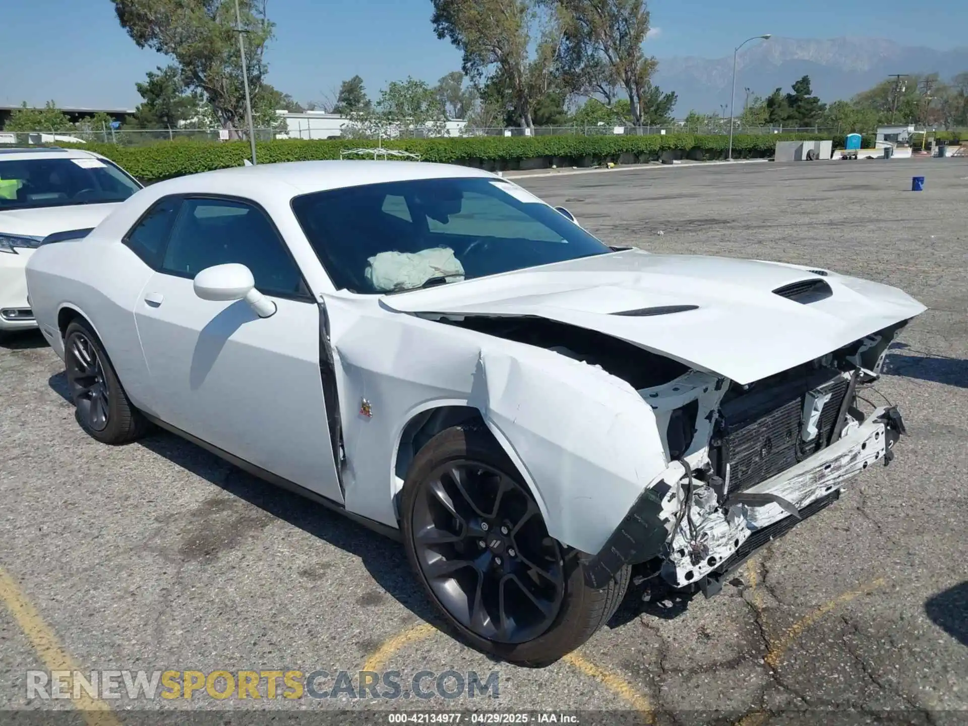 1 Photograph of a damaged car 2C3CDZFJ5MH530752 DODGE CHALLENGER 2021