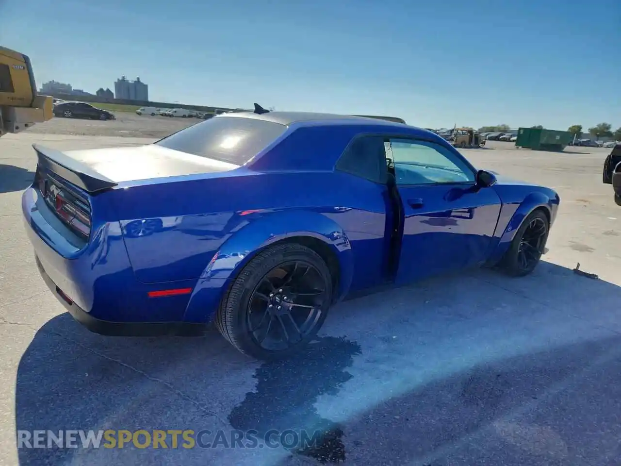 3 Photograph of a damaged car 2C3CDZFJ8MH674134 DODGE CHALLENGER 2021