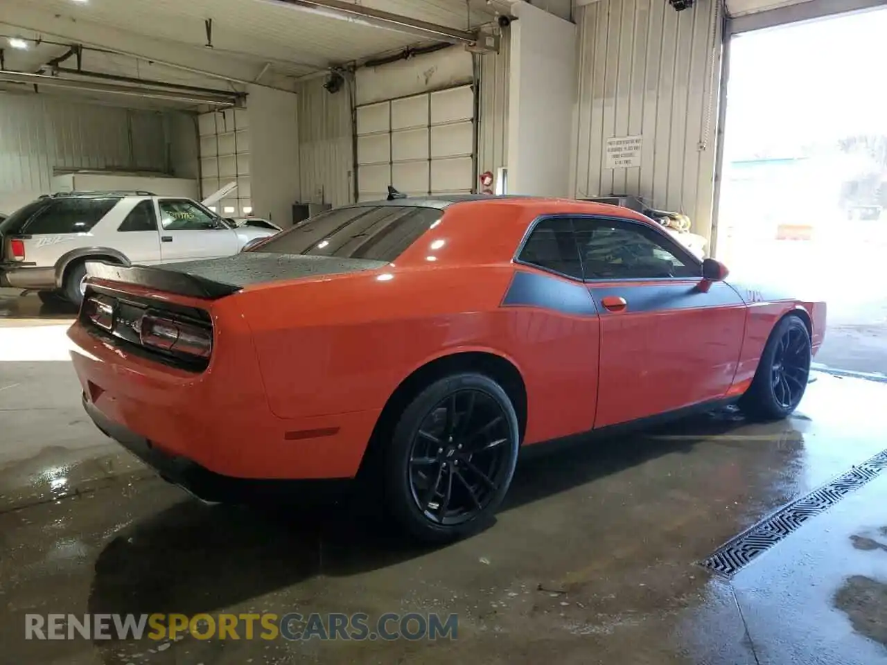 3 Photograph of a damaged car 2C3CDZFJXMH631186 DODGE CHALLENGER 2021