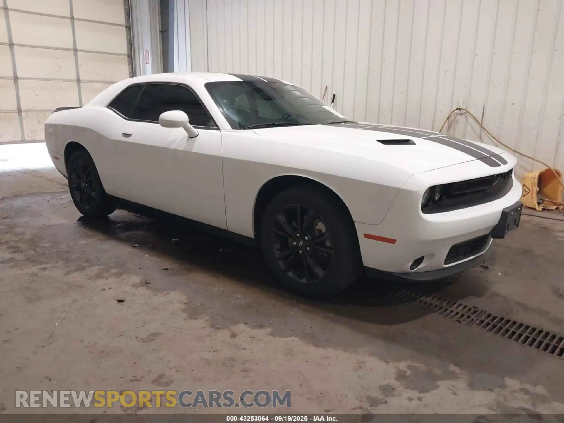 1 Photograph of a damaged car 2C3CDZGG7MH611190 DODGE CHALLENGER 2021