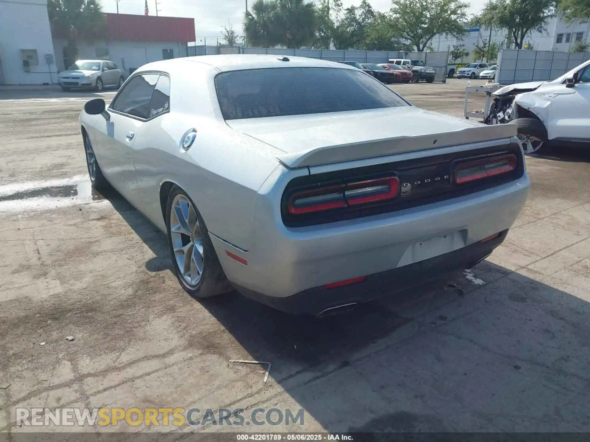3 Photograph of a damaged car 2C3CDZJG0MH680845 DODGE CHALLENGER 2021