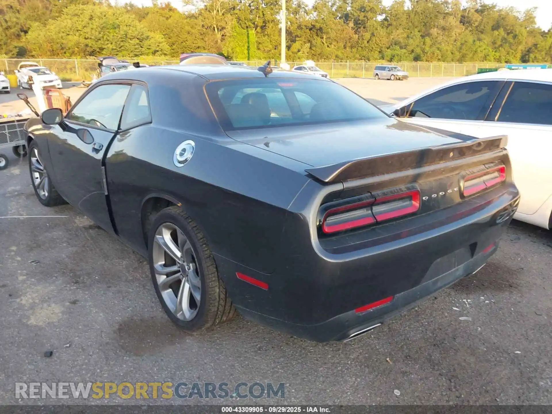 3 Photograph of a damaged car 2C3CDZJG1MH672673 DODGE CHALLENGER 2021