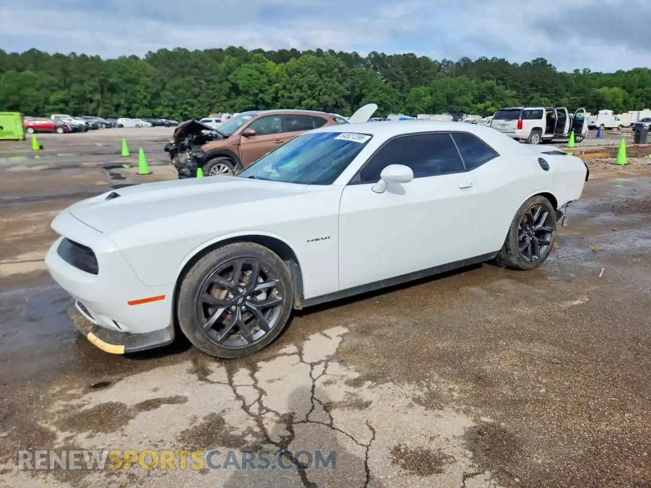 1 Photograph of a damaged car 2C3CDZBT3NH112182 DODGE CHALLENGER 2022