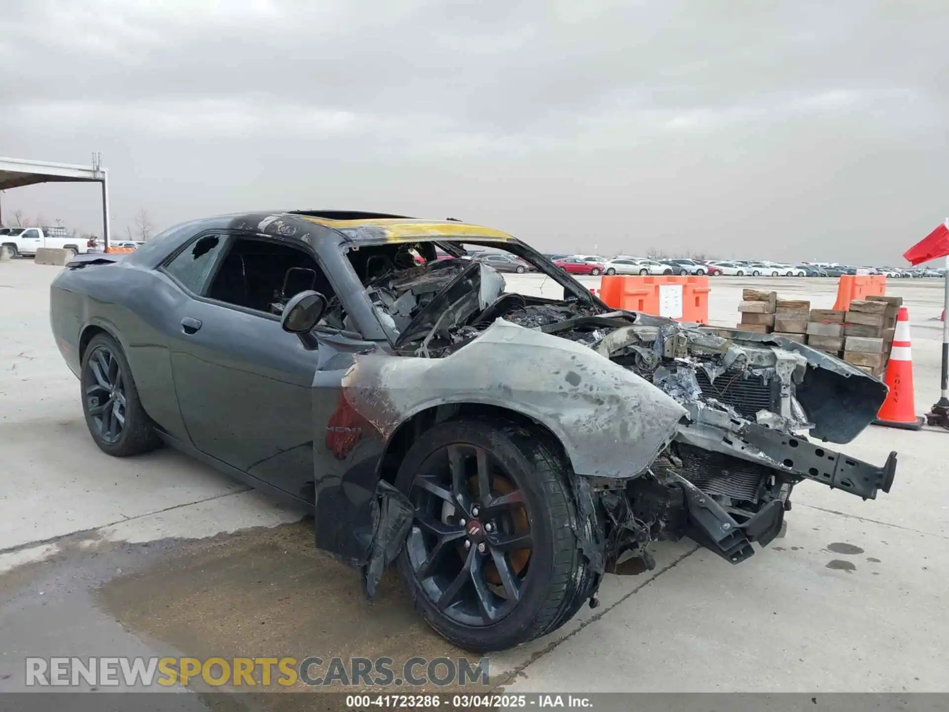 1 Photograph of a damaged car 2C3CDZBT7NH204301 DODGE CHALLENGER 2022