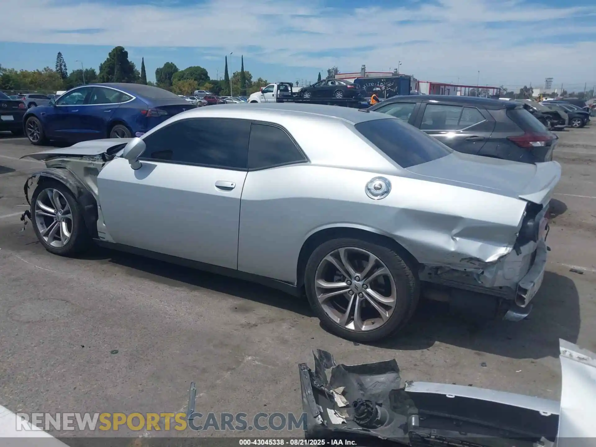 3 Photograph of a damaged car 2C3CDZBTXNH131876 DODGE CHALLENGER 2022